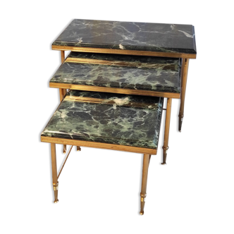 Tables gigognes en métal doré et marbre vert – années 60/70