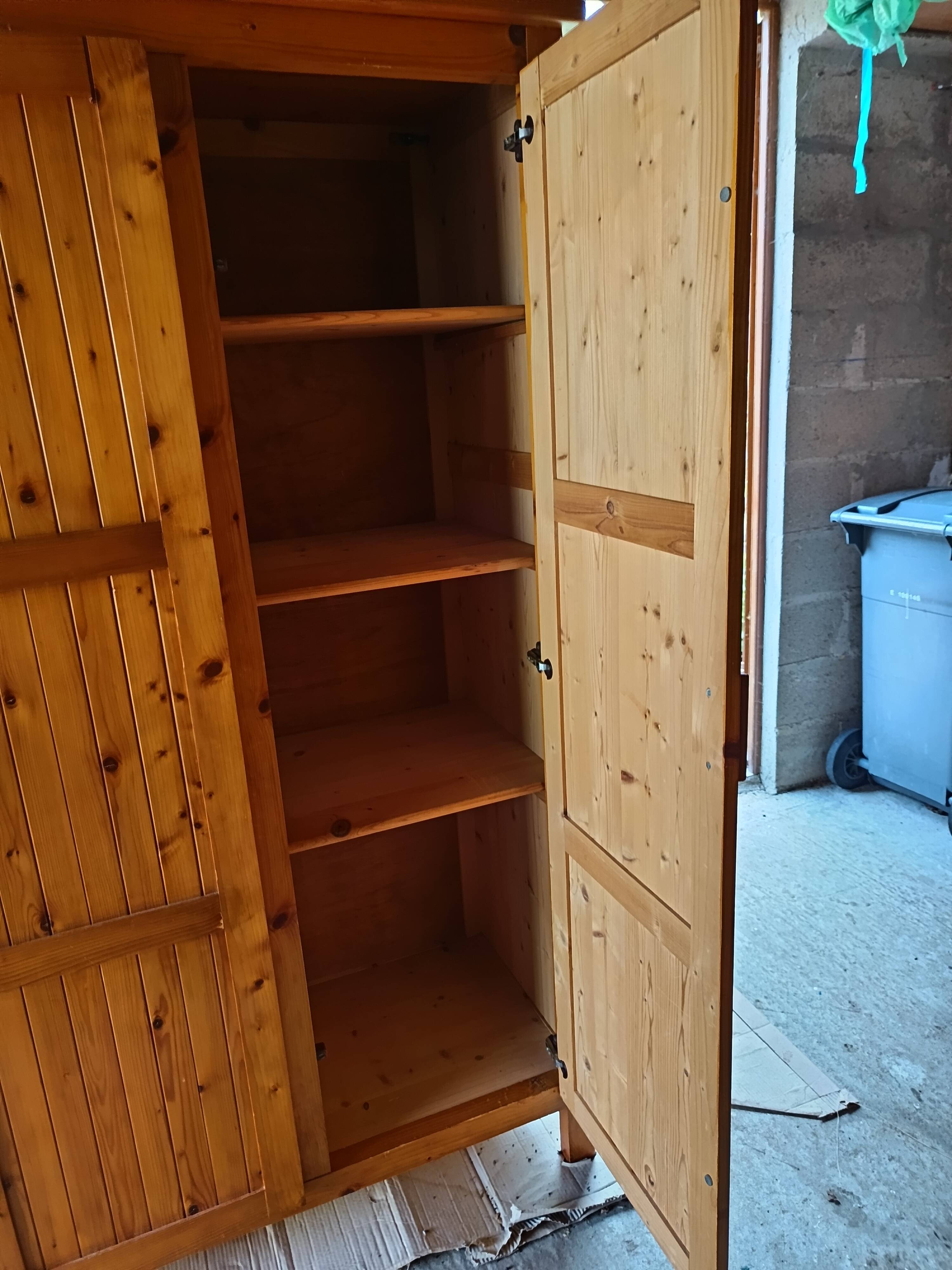 Armoire en pin