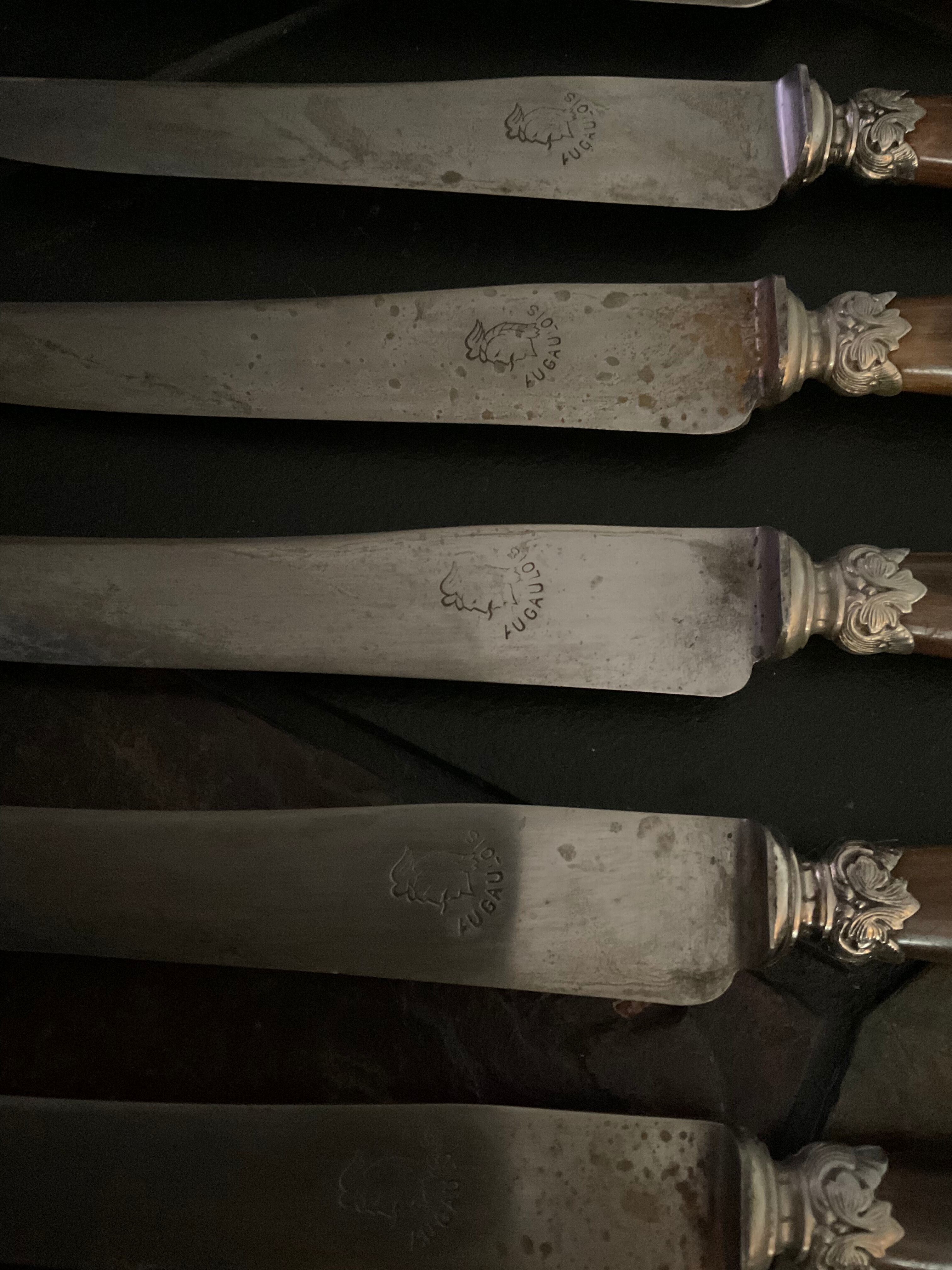 Box 9 knives +3 offered.old .