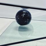 Table basse design sculptural - Marbre noir et verre style années 80