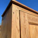 1 door wardrobe in 19th century pine.
