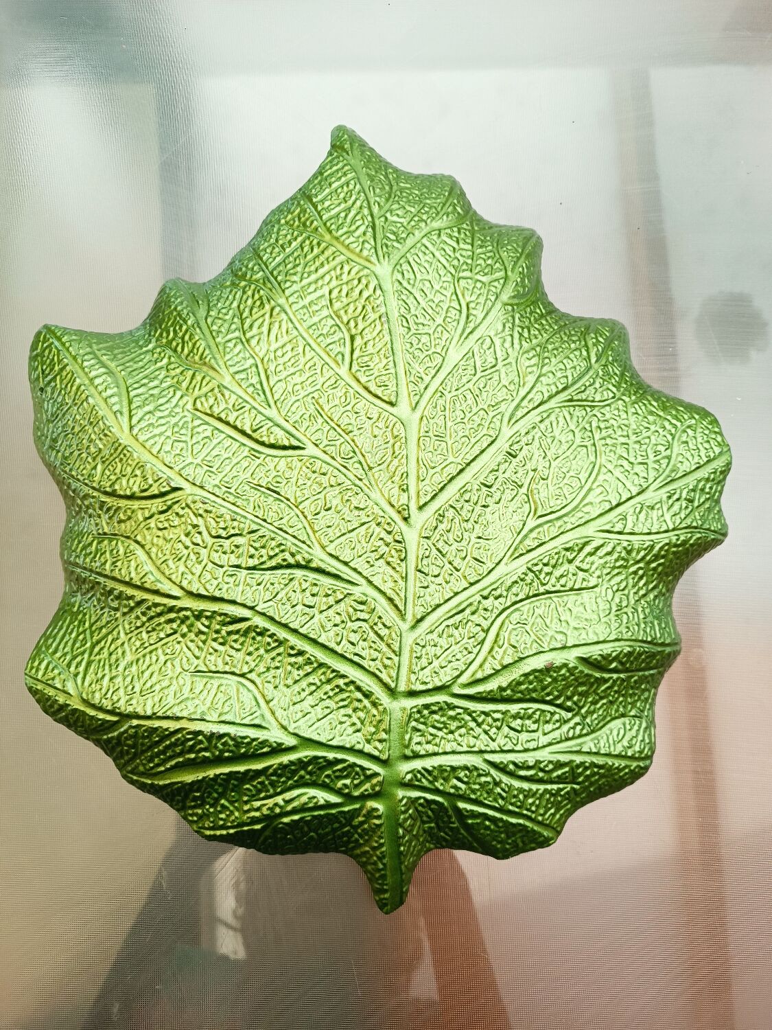 Flat leaf