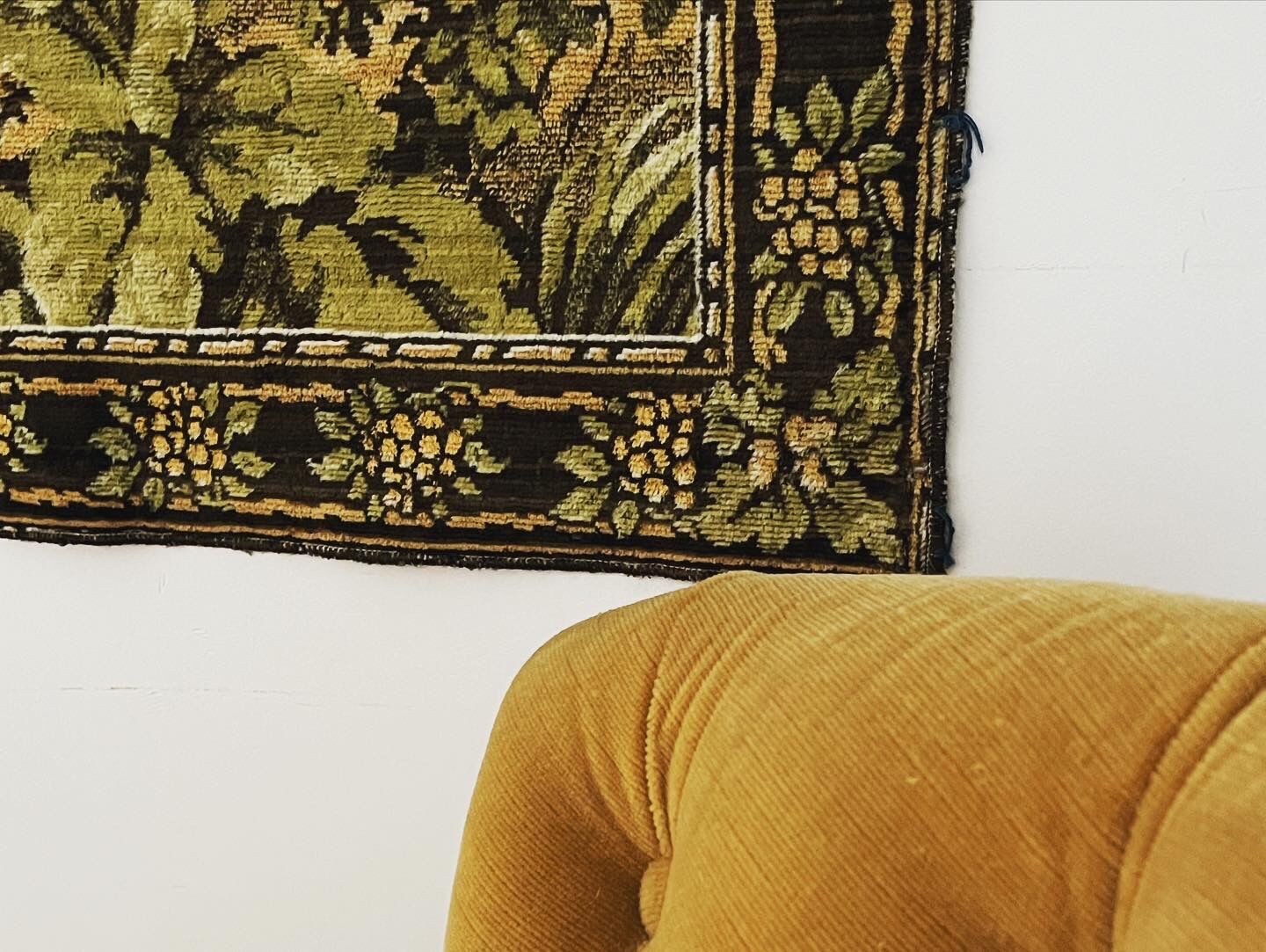 Velvet wall tapestry 172cm