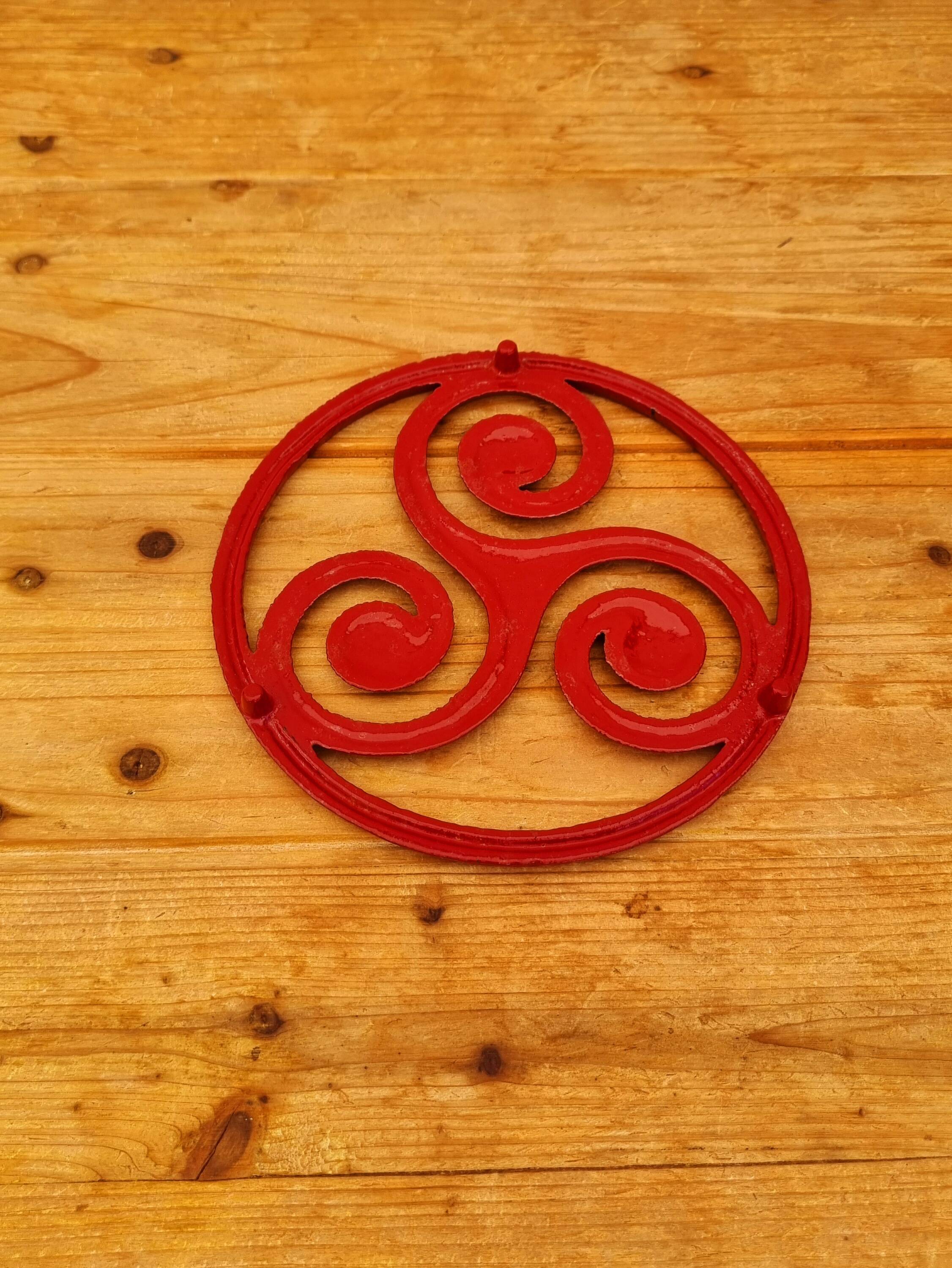 Triskelion cast iron trivet