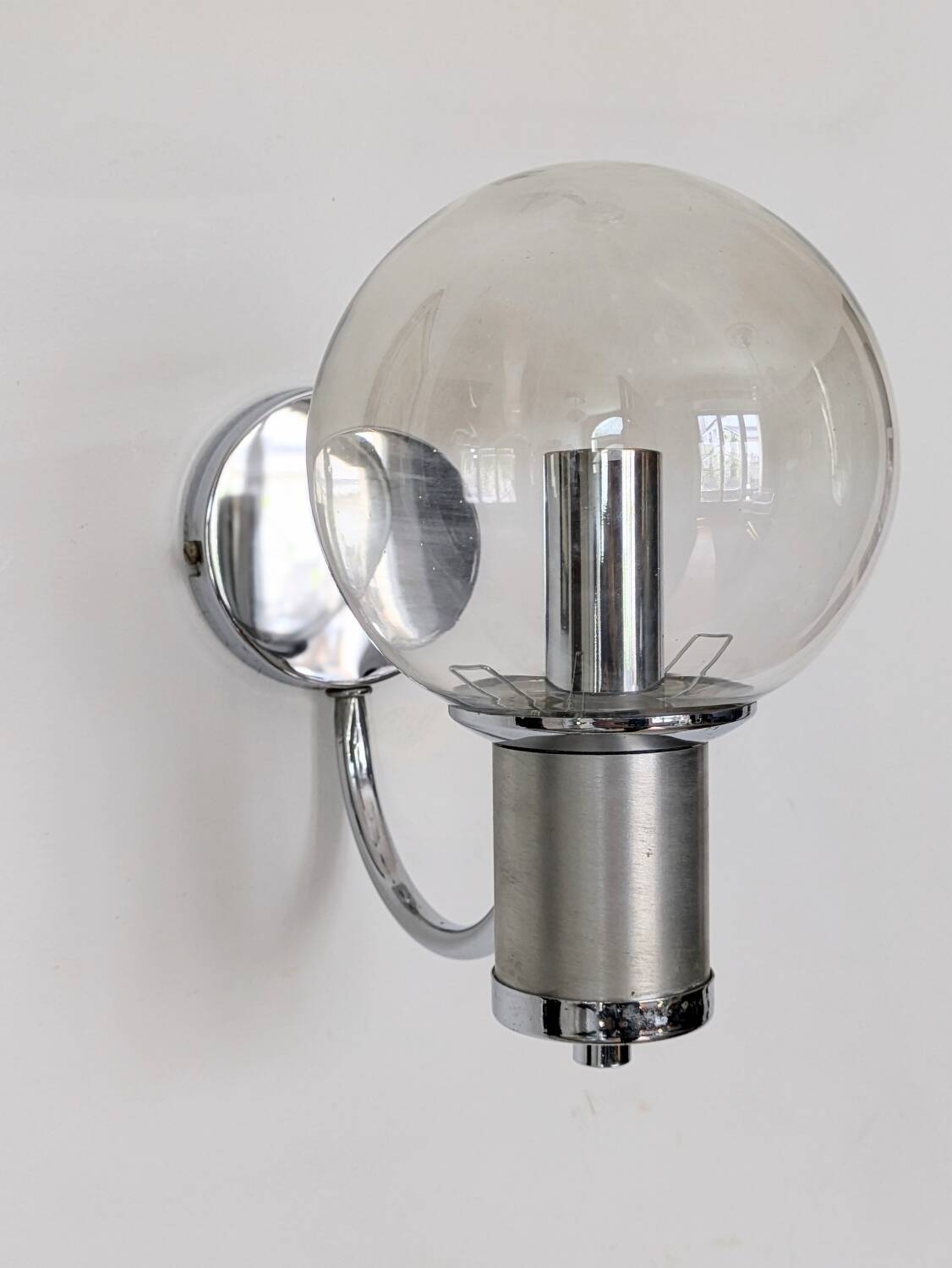 Duo See Delmas 70' wall lights