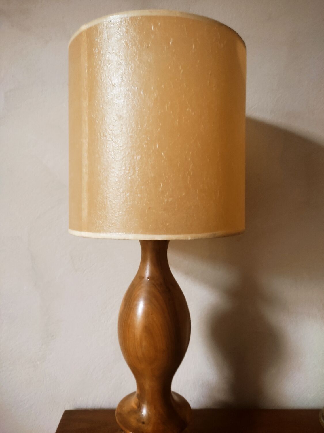 Blond wood lamp