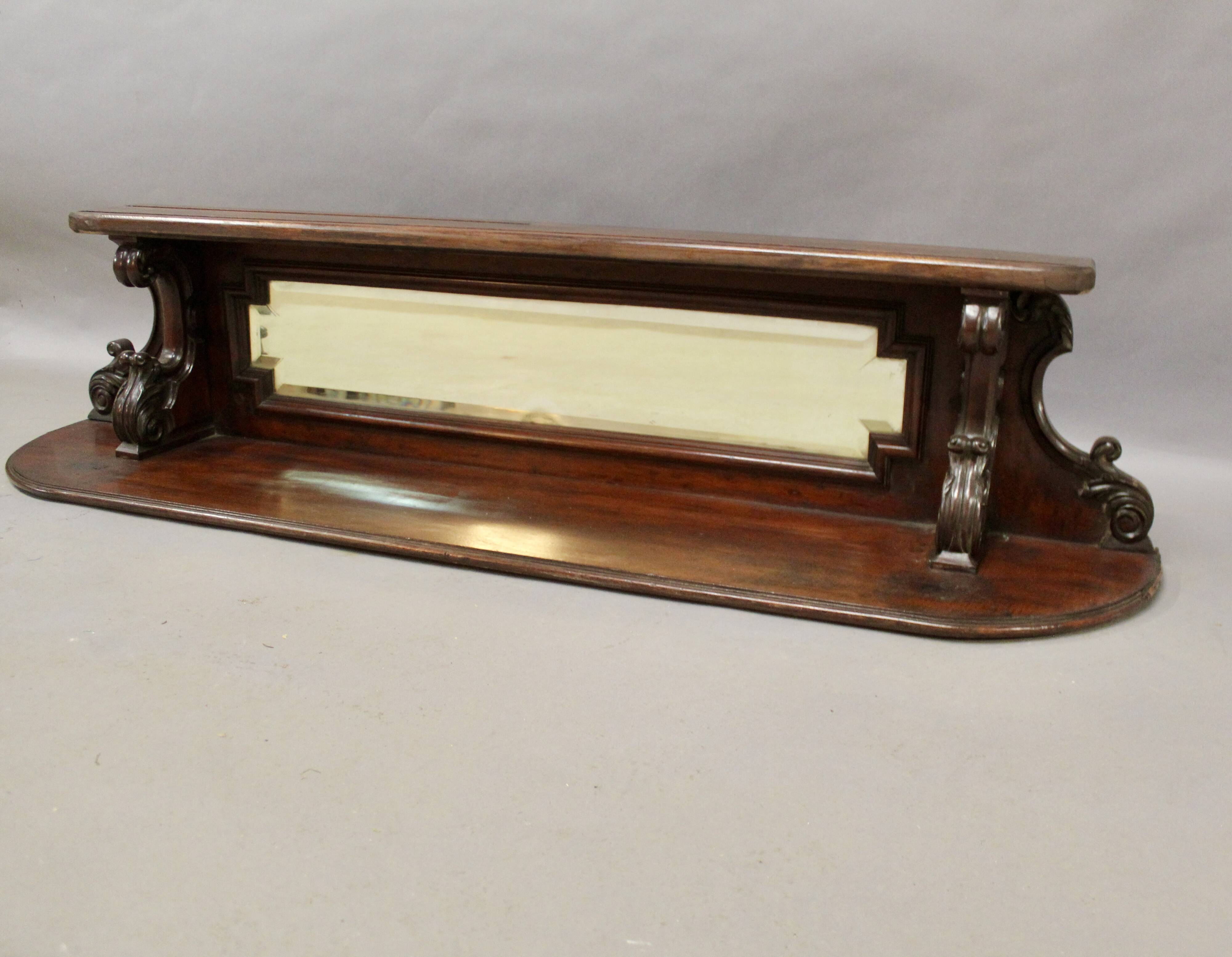 Etagère de présentation avec miroir biseauté