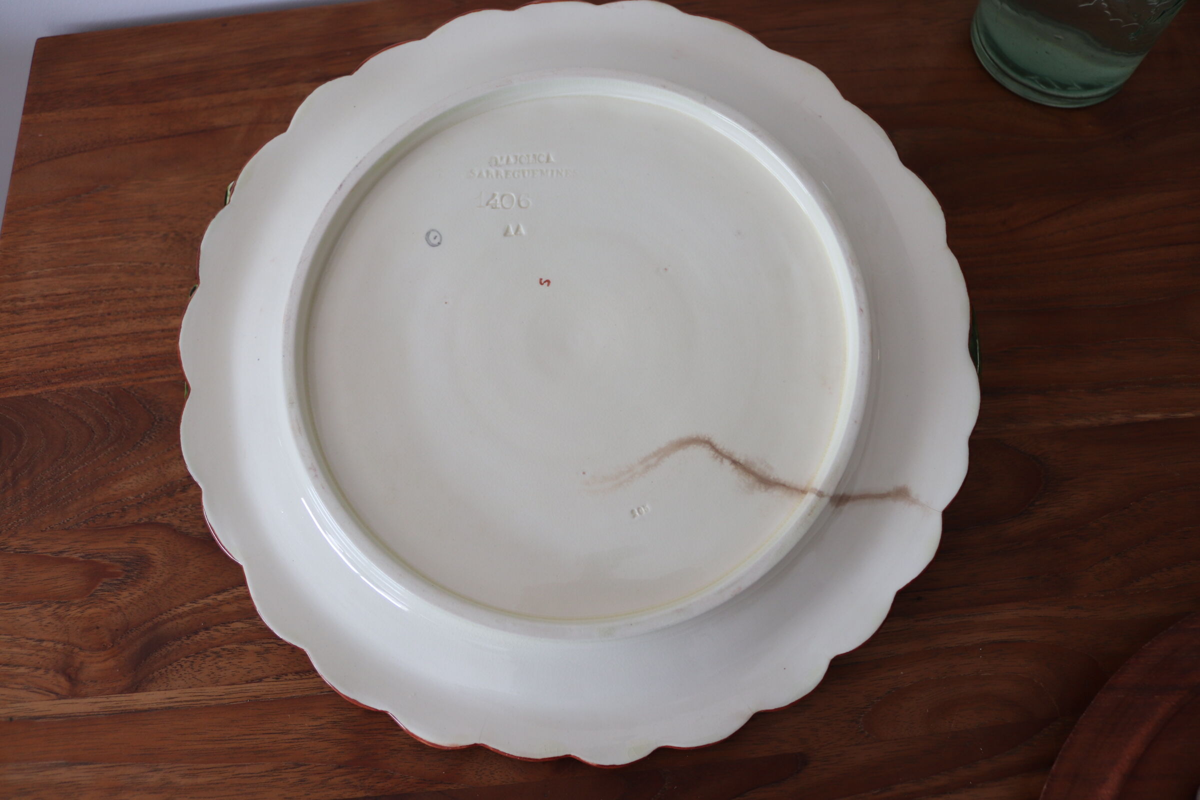 Majorca slip pie serving dish