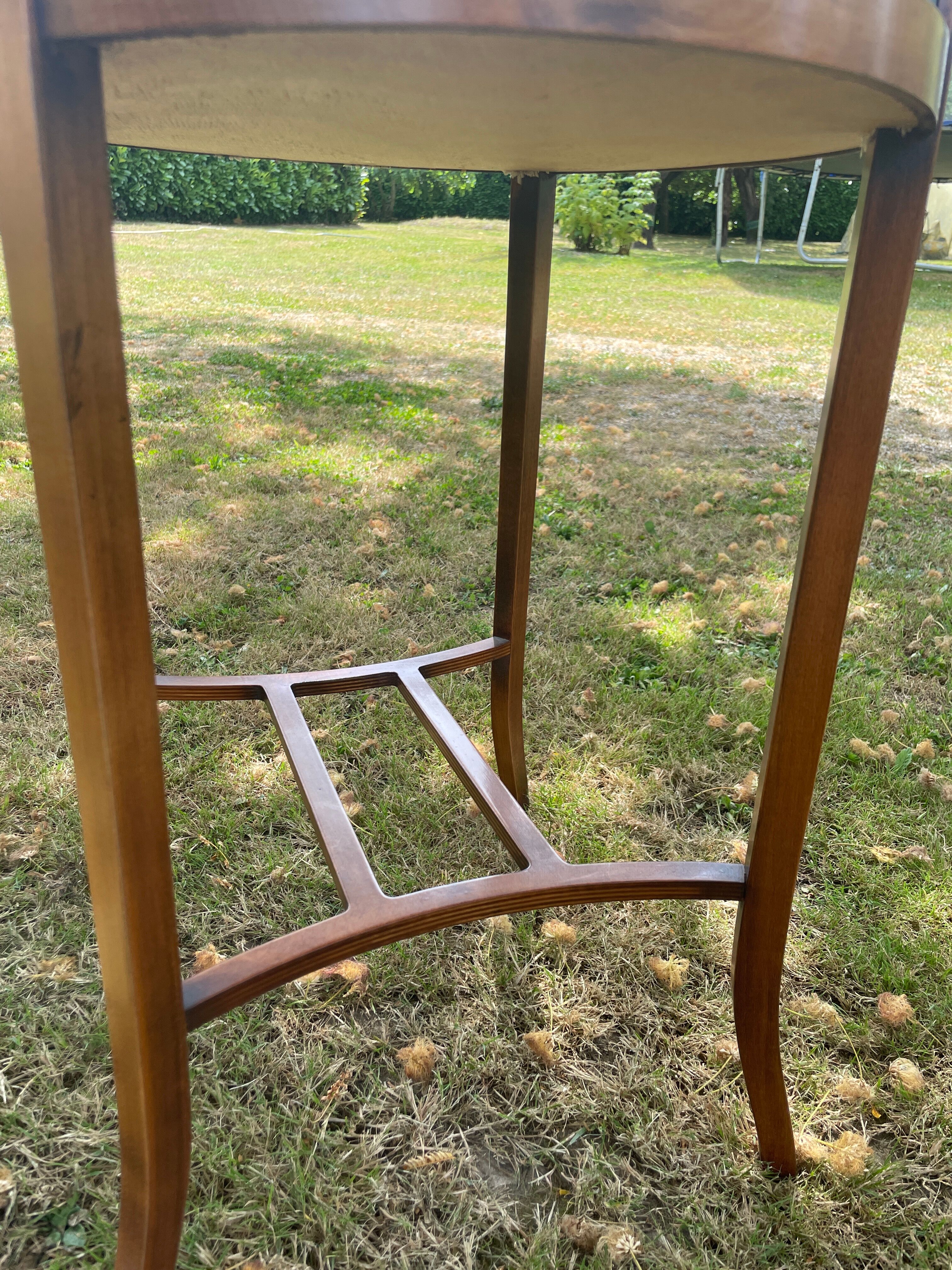 Vitrine sur pied vintage