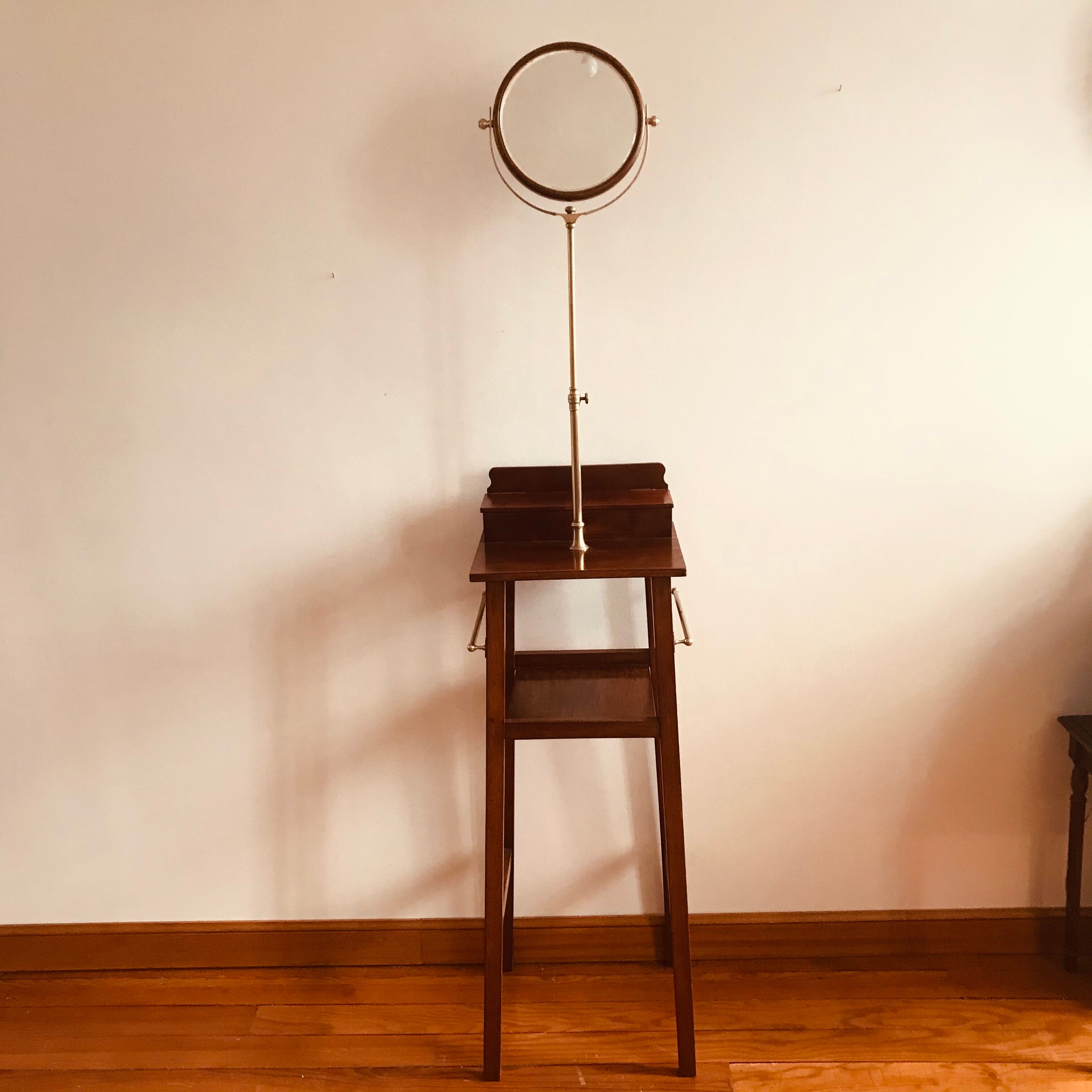 English barbier at the end of the 19th century. Mahogany and brass. Normal and magnifying mirror