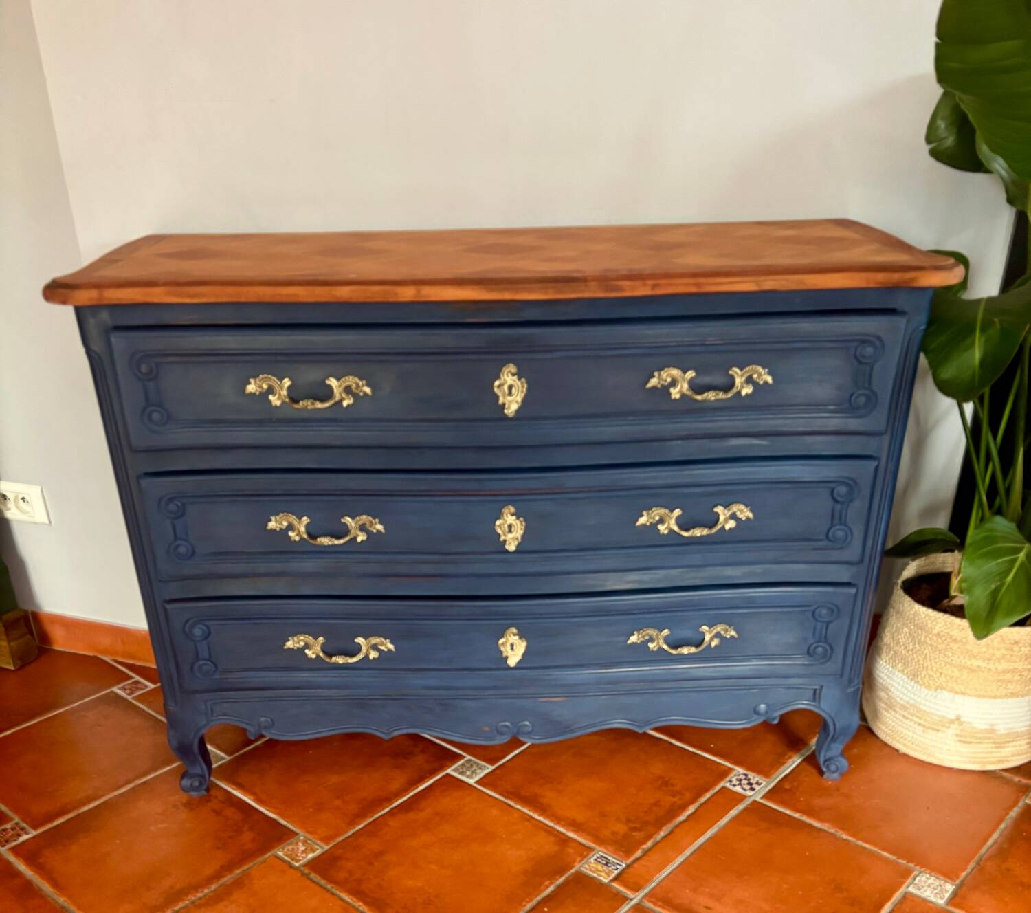 Commode vintage restaurée – peinture Annie Sloan Oxford Navy & cire cl