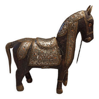 Cheval sculpté à la main