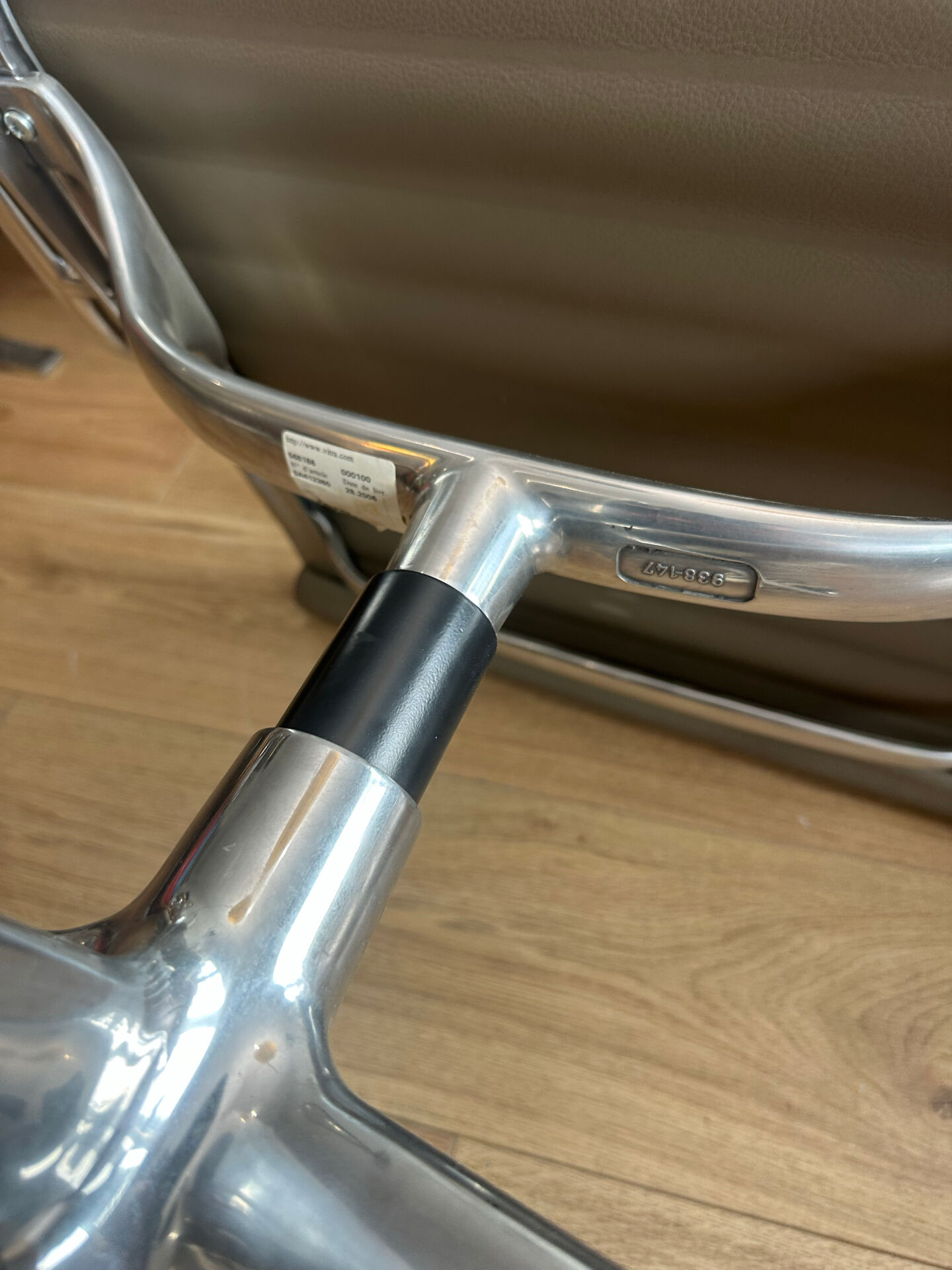 Eames Aluminium Chair office chair for Vitra