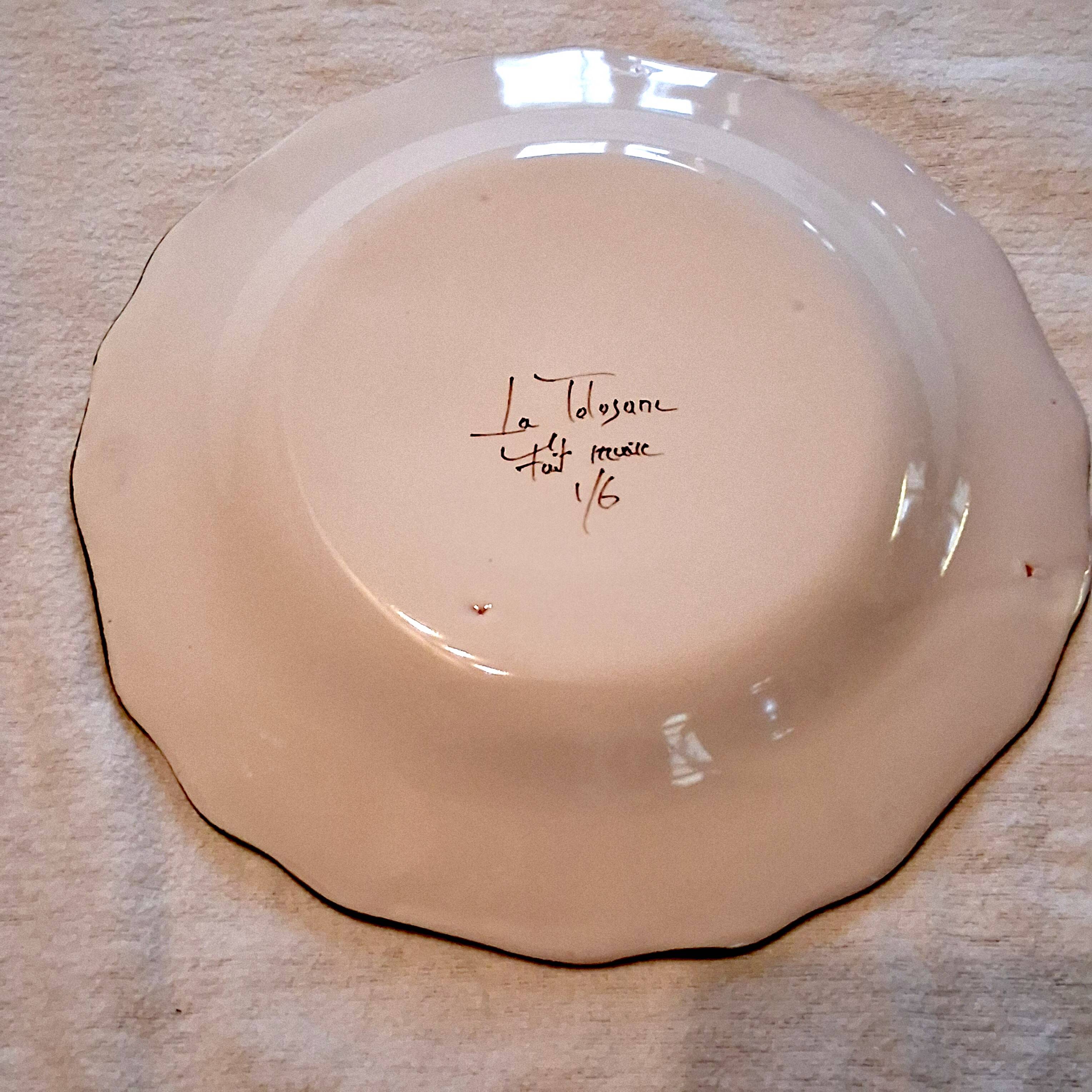 It's a beautiful deep plate "Martres la Tolosane" in very good condition.