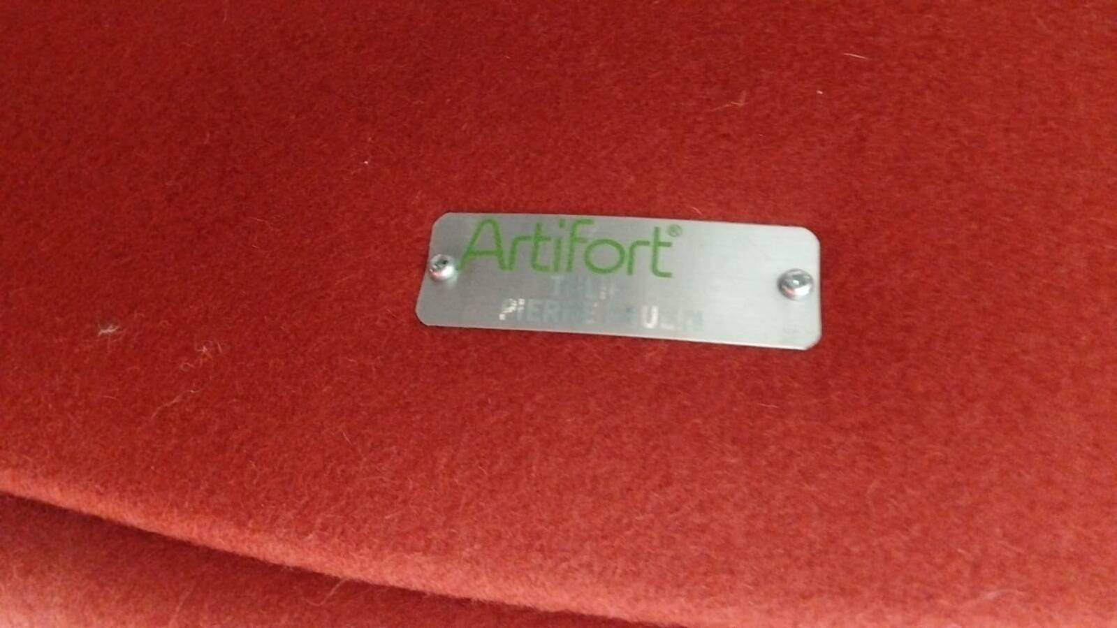 Little tulip stool by Pierre Paulin