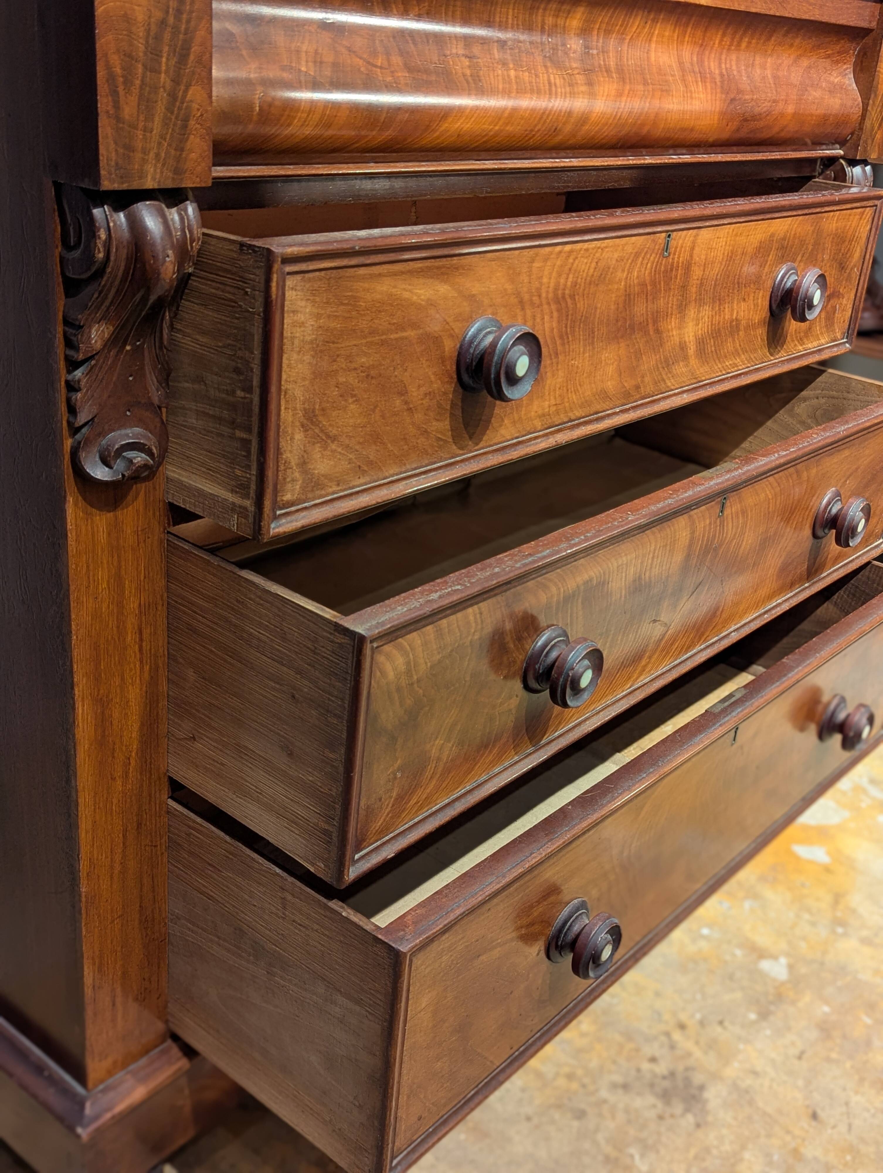 English mahogany chest of drawers