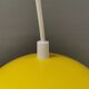 Lampe suspendue dans une belle couleur jaune