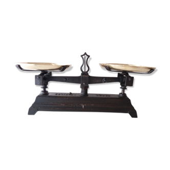 Balance fonte et laiton