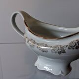 Very pretty porcelain sauceboat from Vierzon in very good condition.