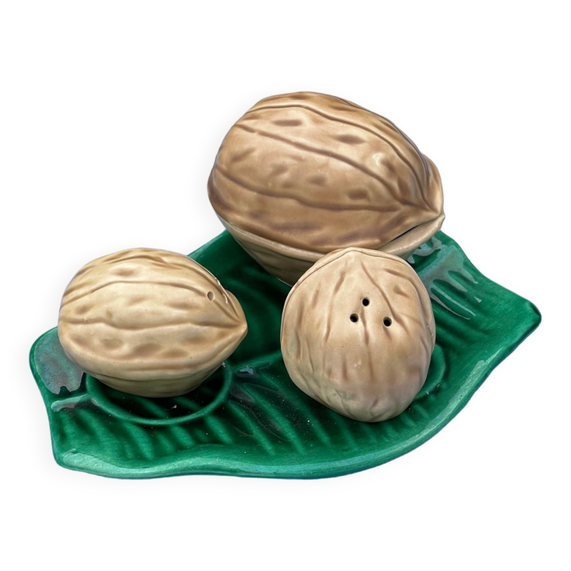 Salt, mustard pepper nut shape