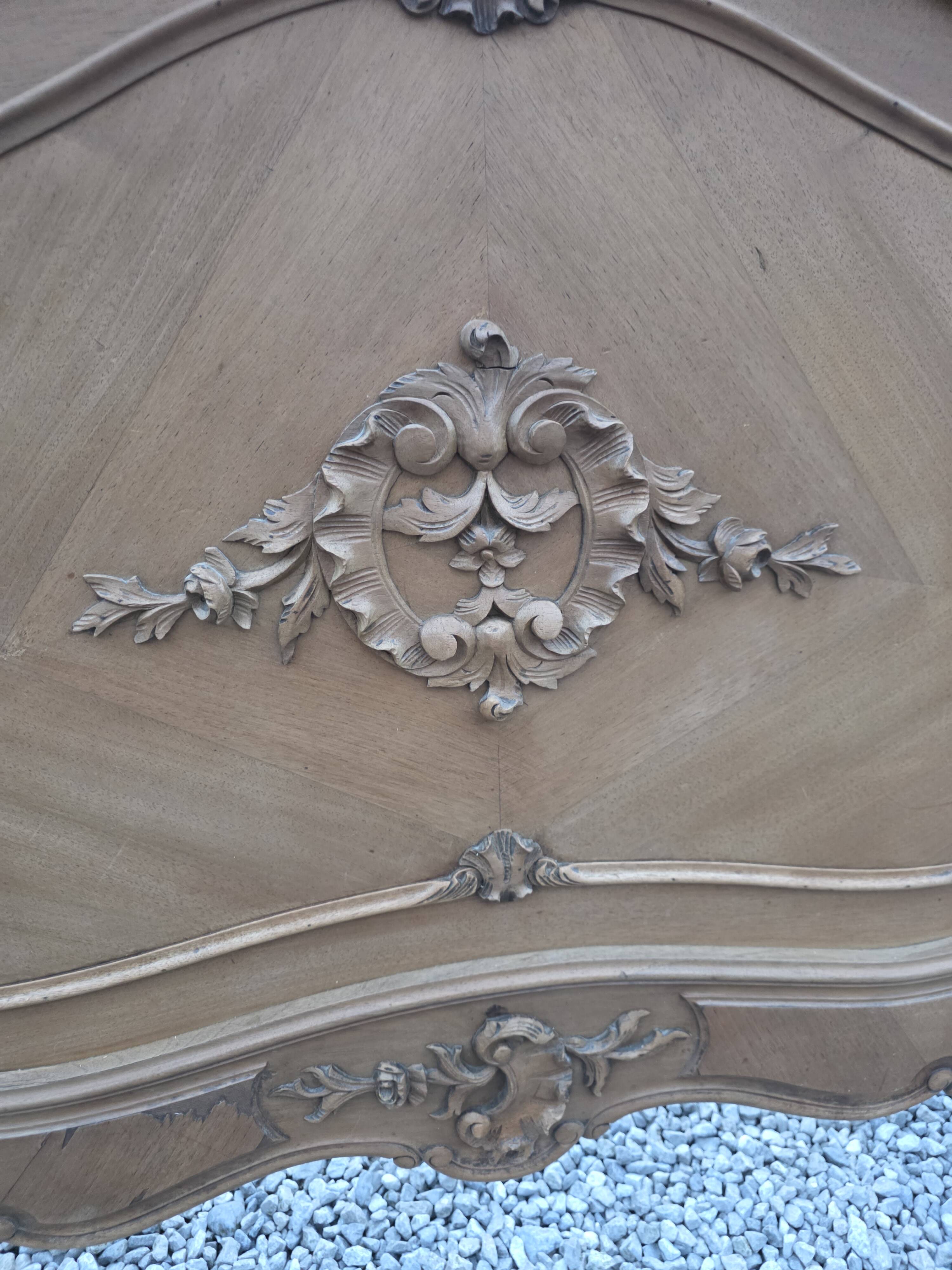 Lit style Louis XV en noyer (1 personne)