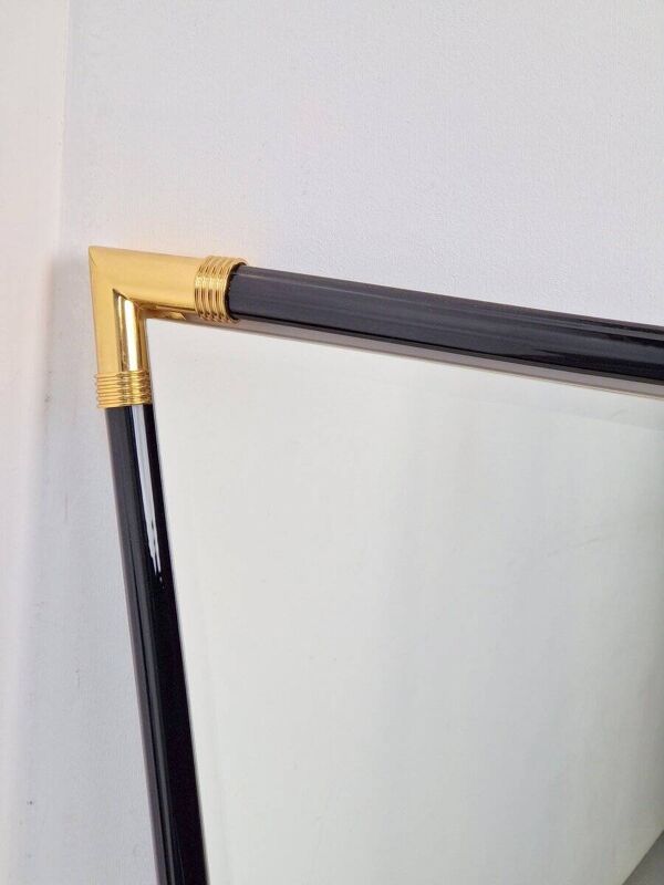 Miroir triangulaire en métal laqué noir moderne, années 1970