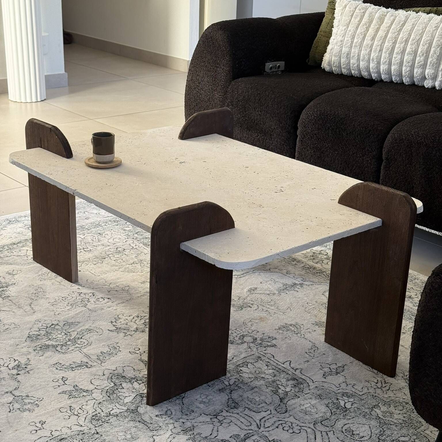 Table basse "sira" travertin et bois