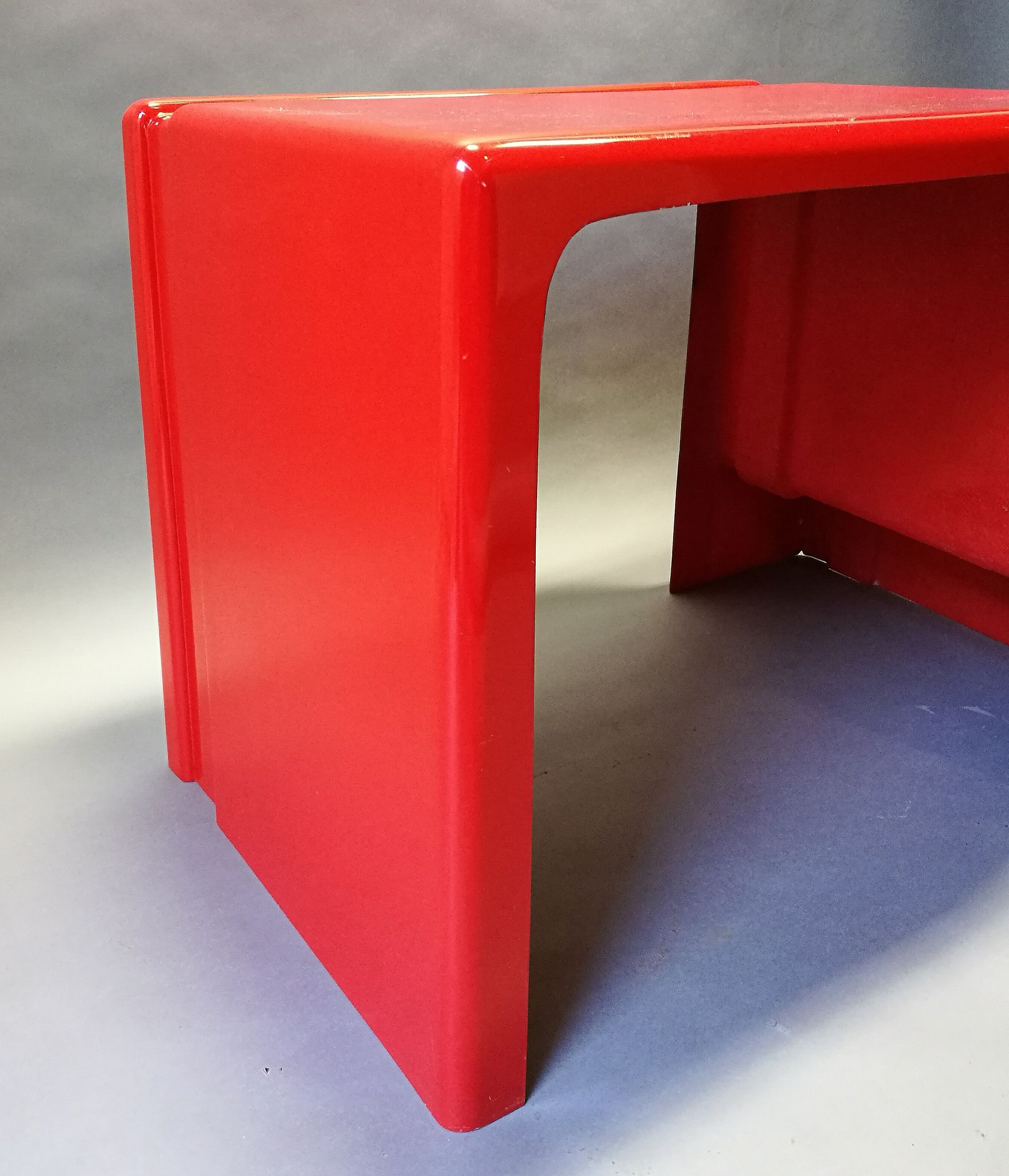 Bureau rouge enfant années 70