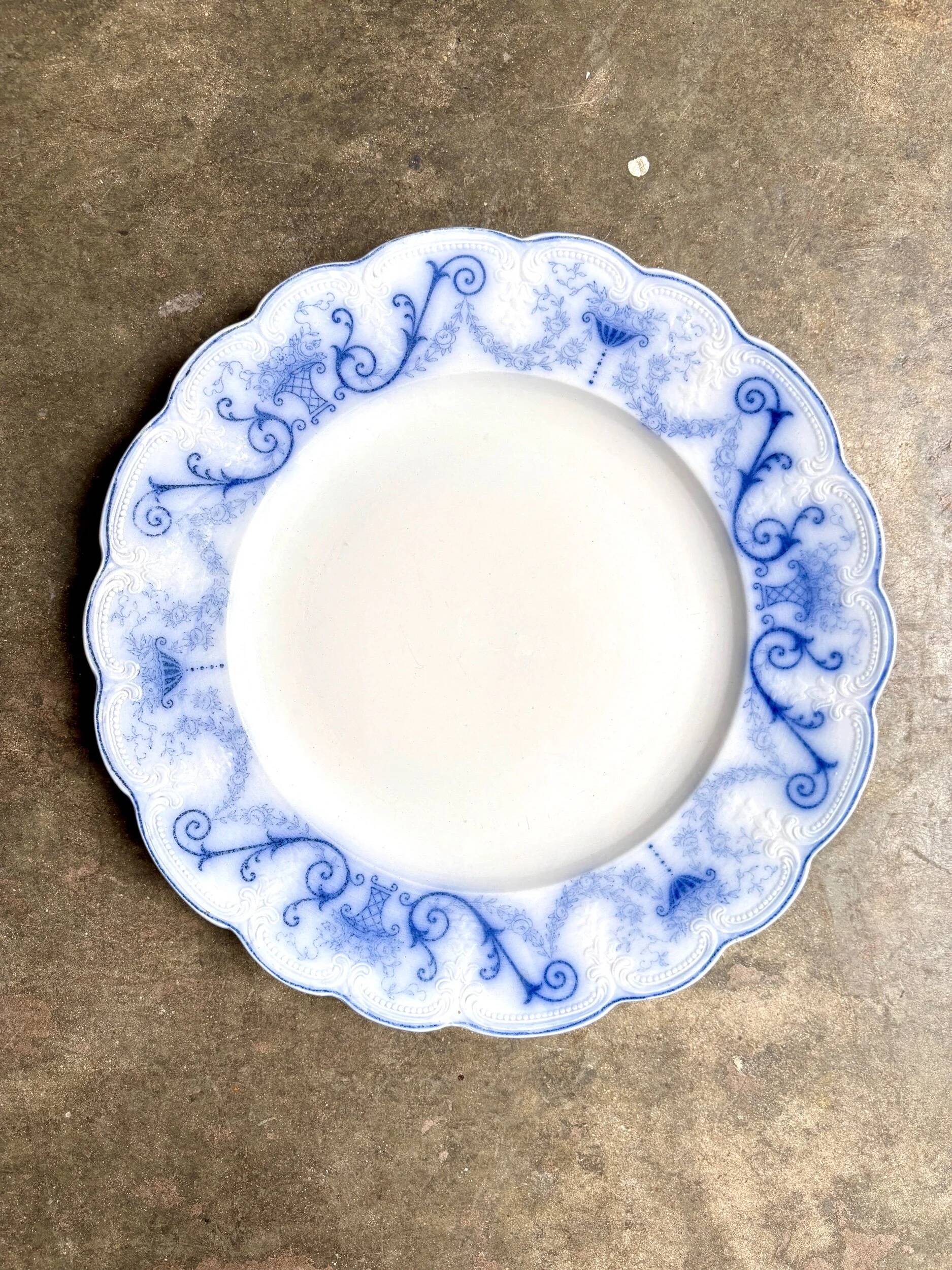 Sarreguemines round dish in blue earthenware, "Basket" service