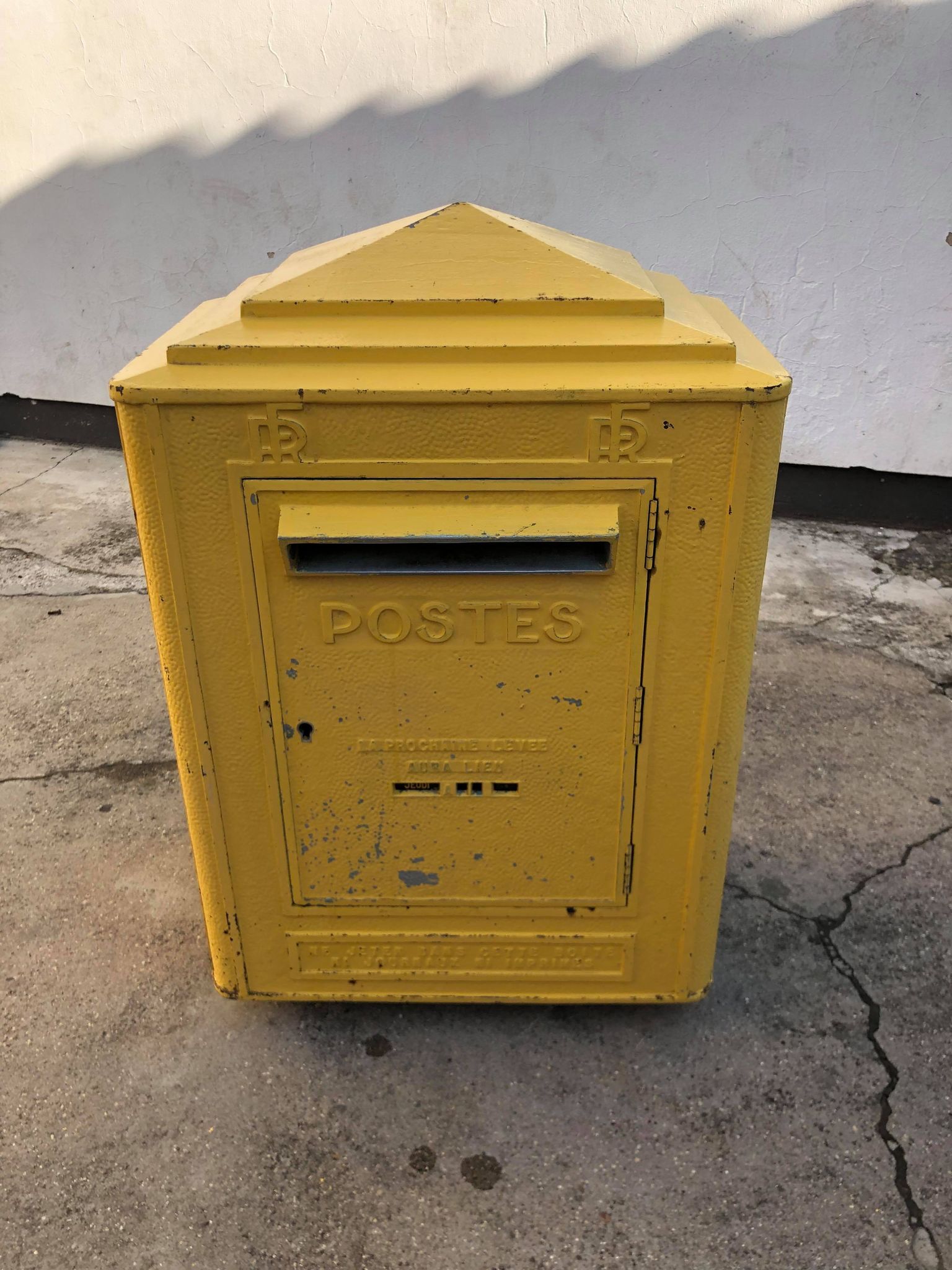 old large mailbox the post ptt dejoie / year 50 / height 82cm