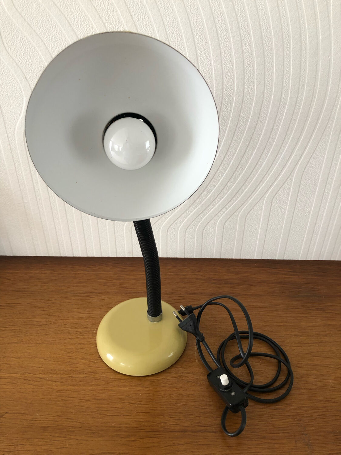 Lampe de bureau vintage métal jaune