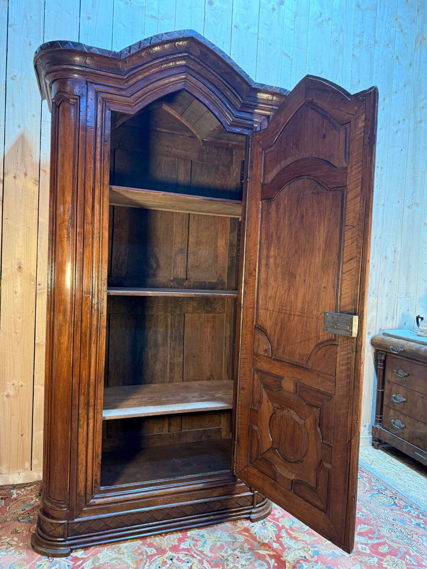 Armoire / Bonnetière d'époque Louis XIV