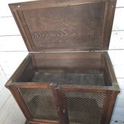 Meuble vintage en chêne avec portes grillagées