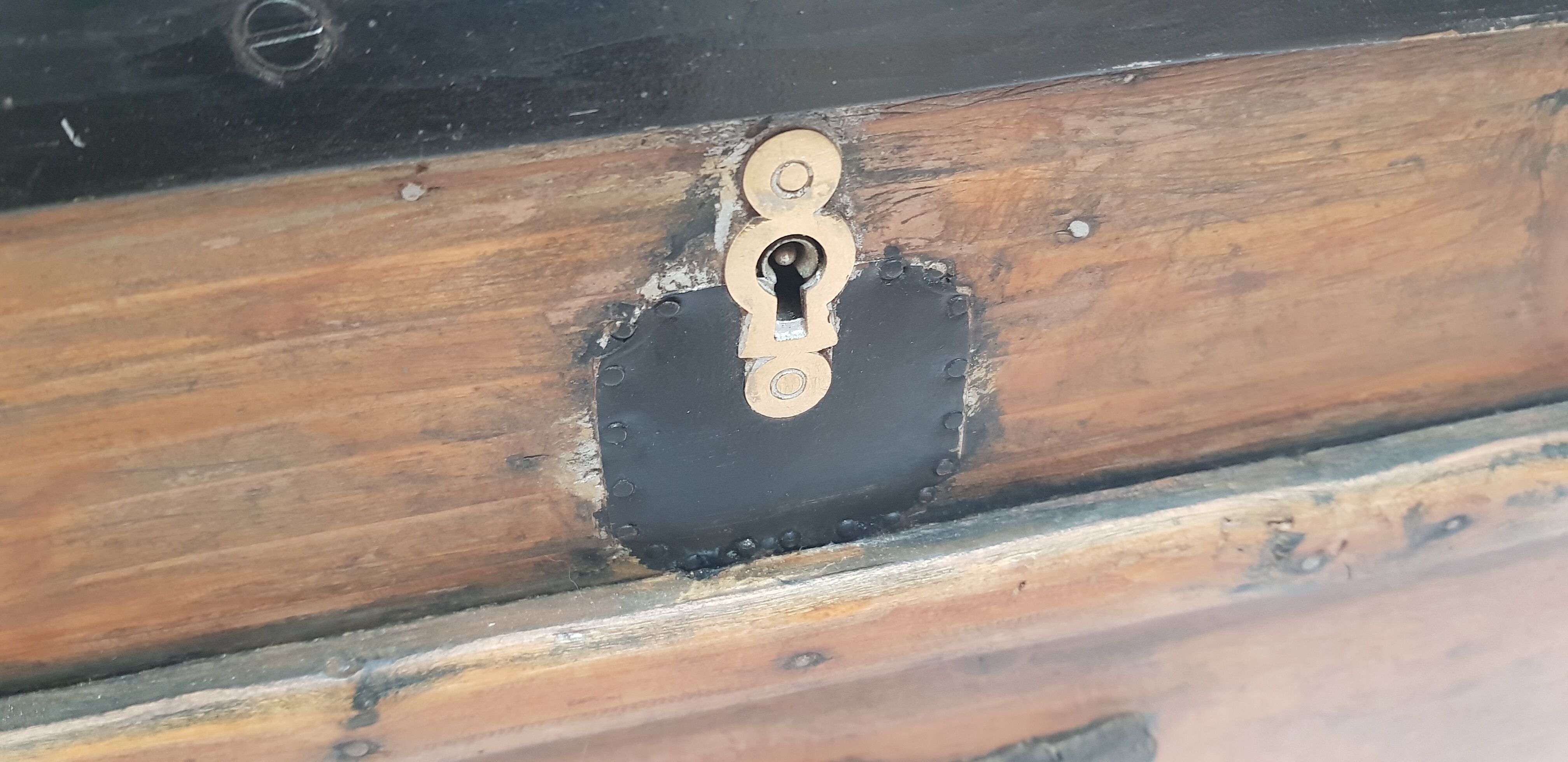 Former wooden travel trunk