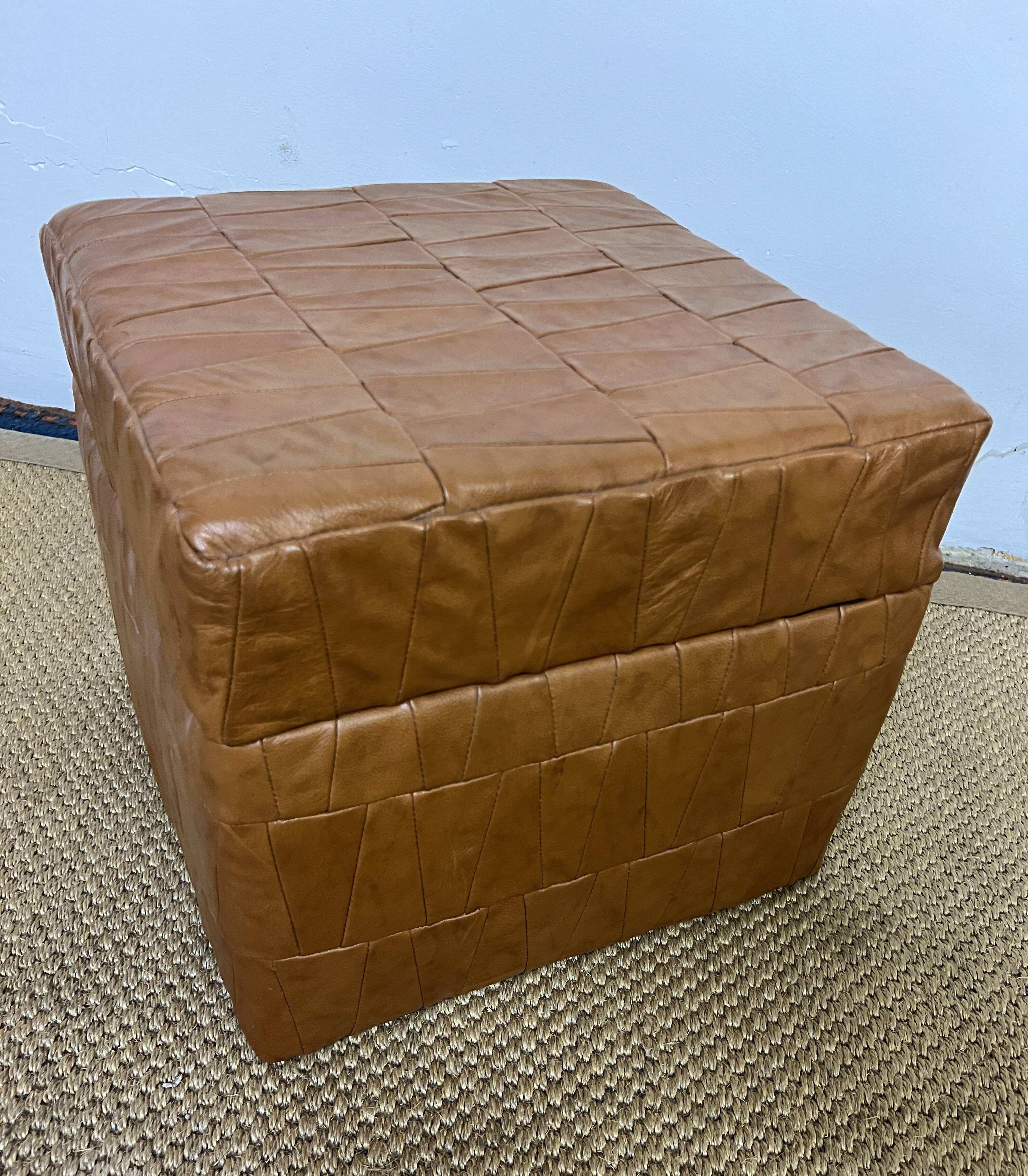 Vintage Sede leather pouf with chest