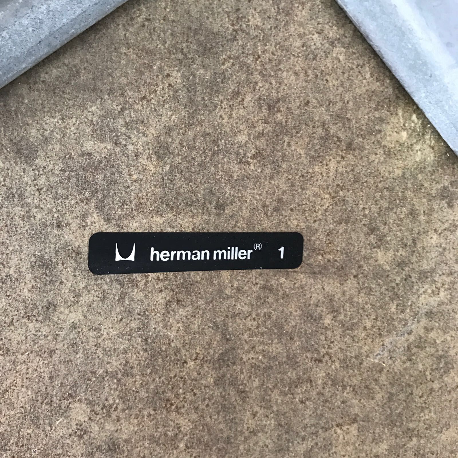 Table basse Eames édition Herman Miller