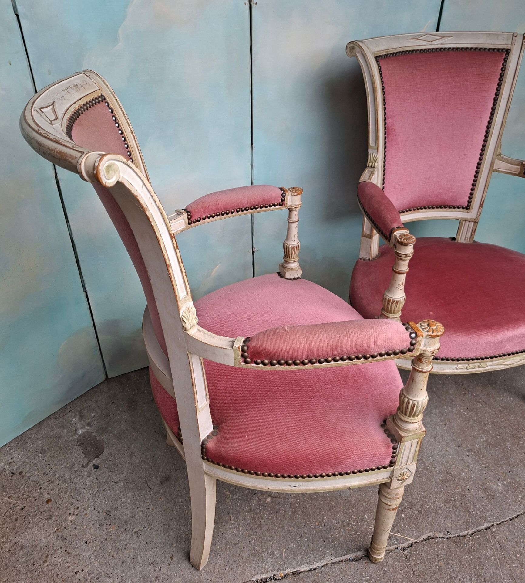 4 fauteuils Directoire en velours rose