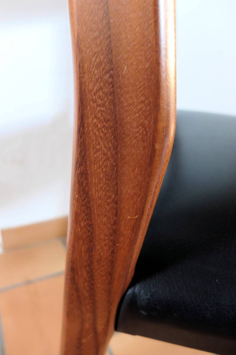 Four antique Scandinavian-style chairs made of solid wood and faux leather.