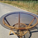 Table en rotin avec son verre fumé années 70