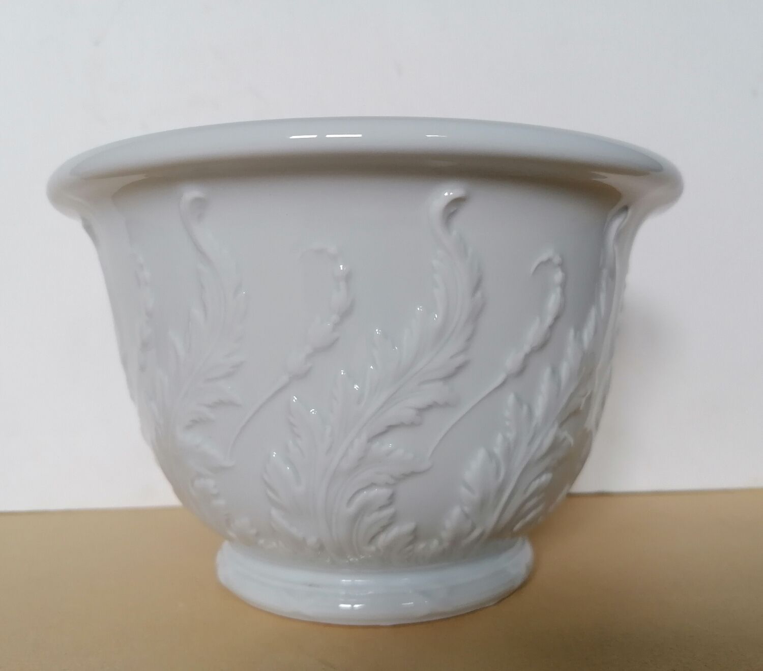 Cache pot Limoges in white porcelain