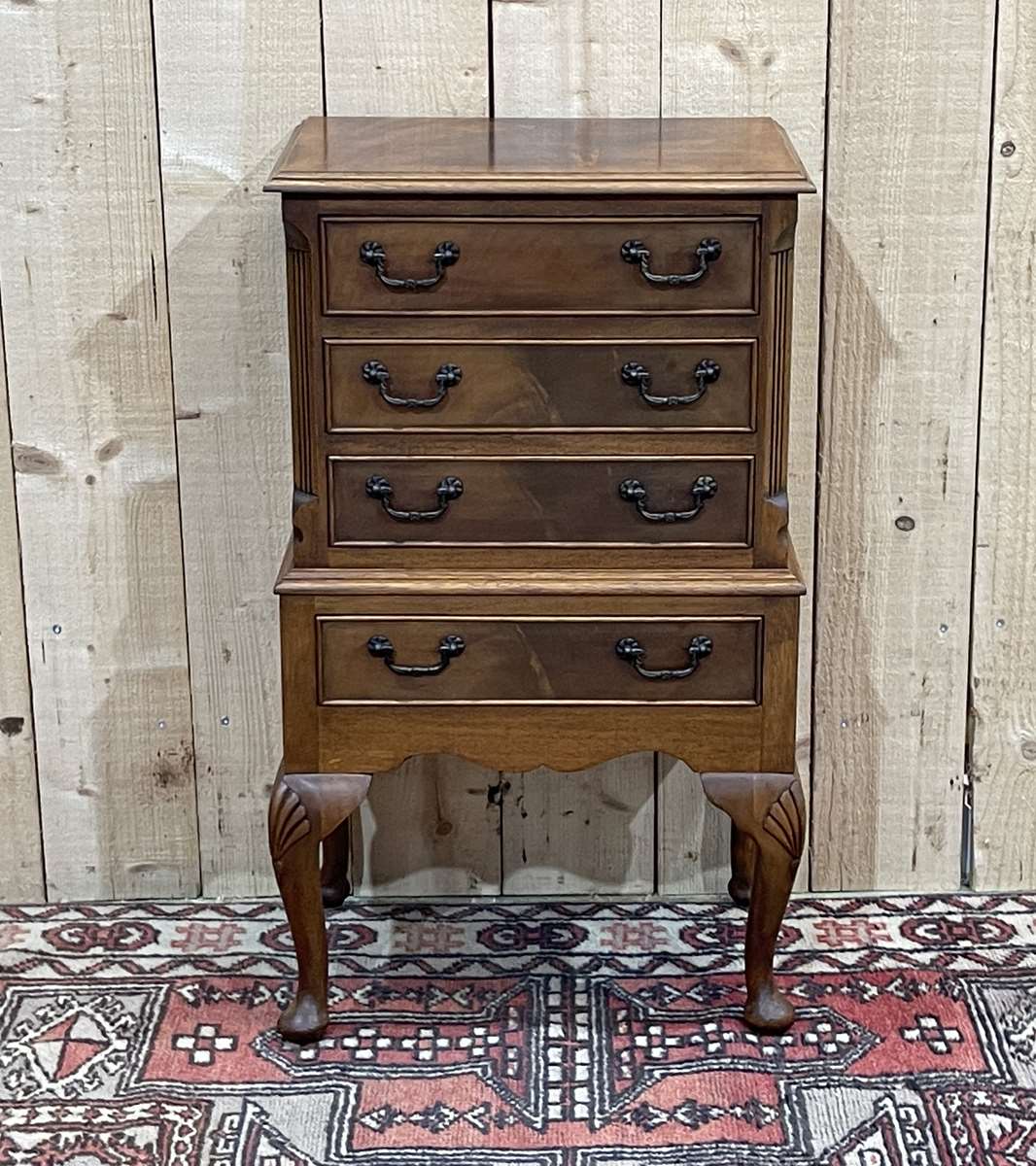 Small English mahogany chest of drawers from the 50s