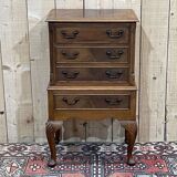Small English mahogany chest of drawers from the 50s