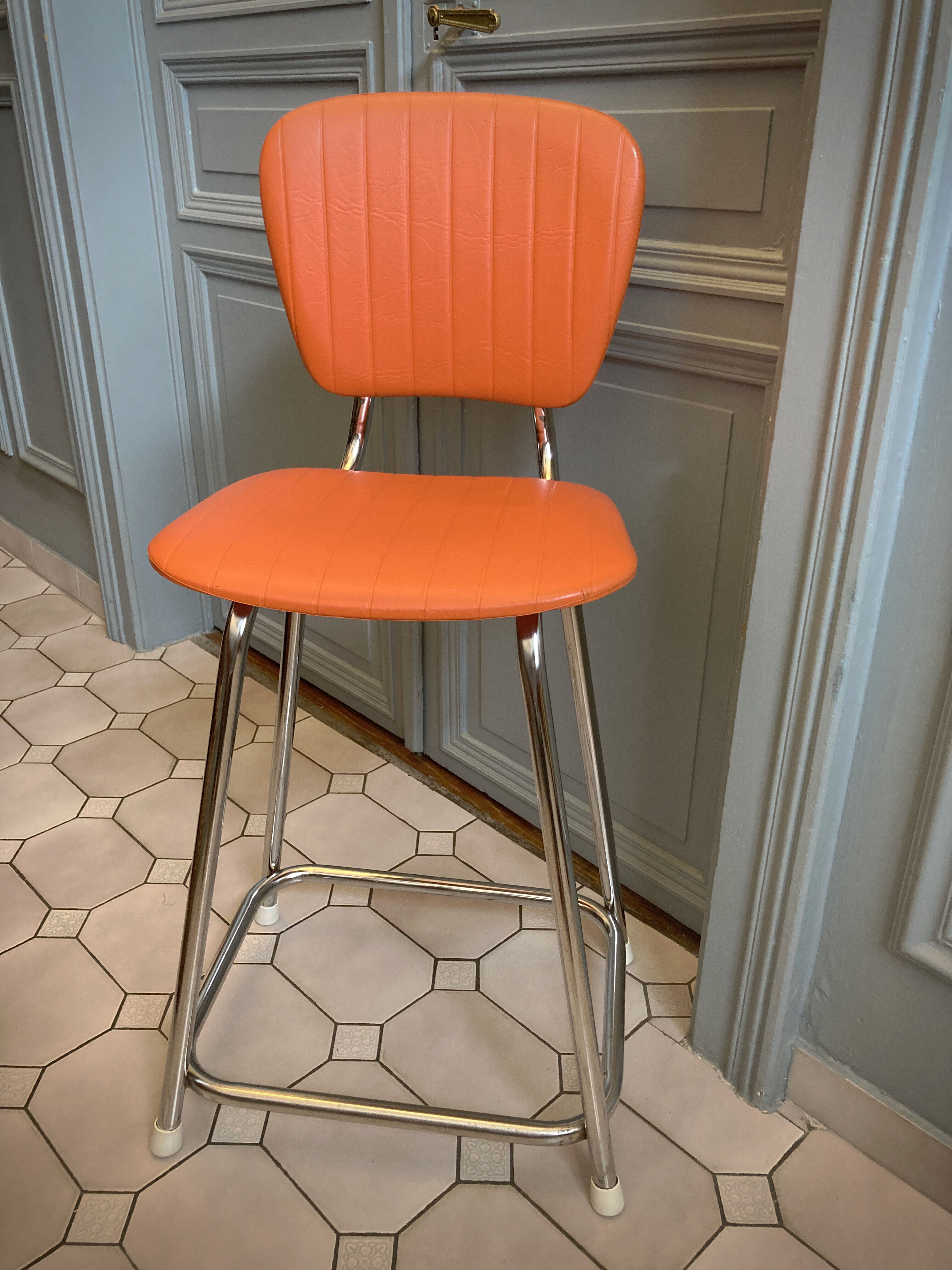 Duo of chair and stool 1970 orange and chromes