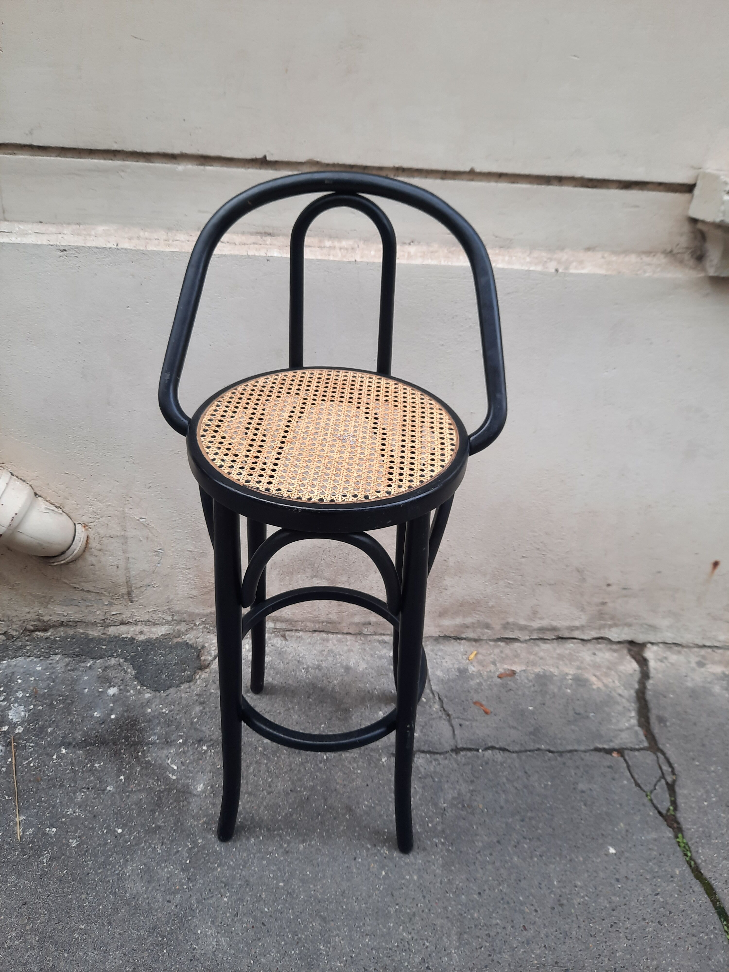 Bar stool