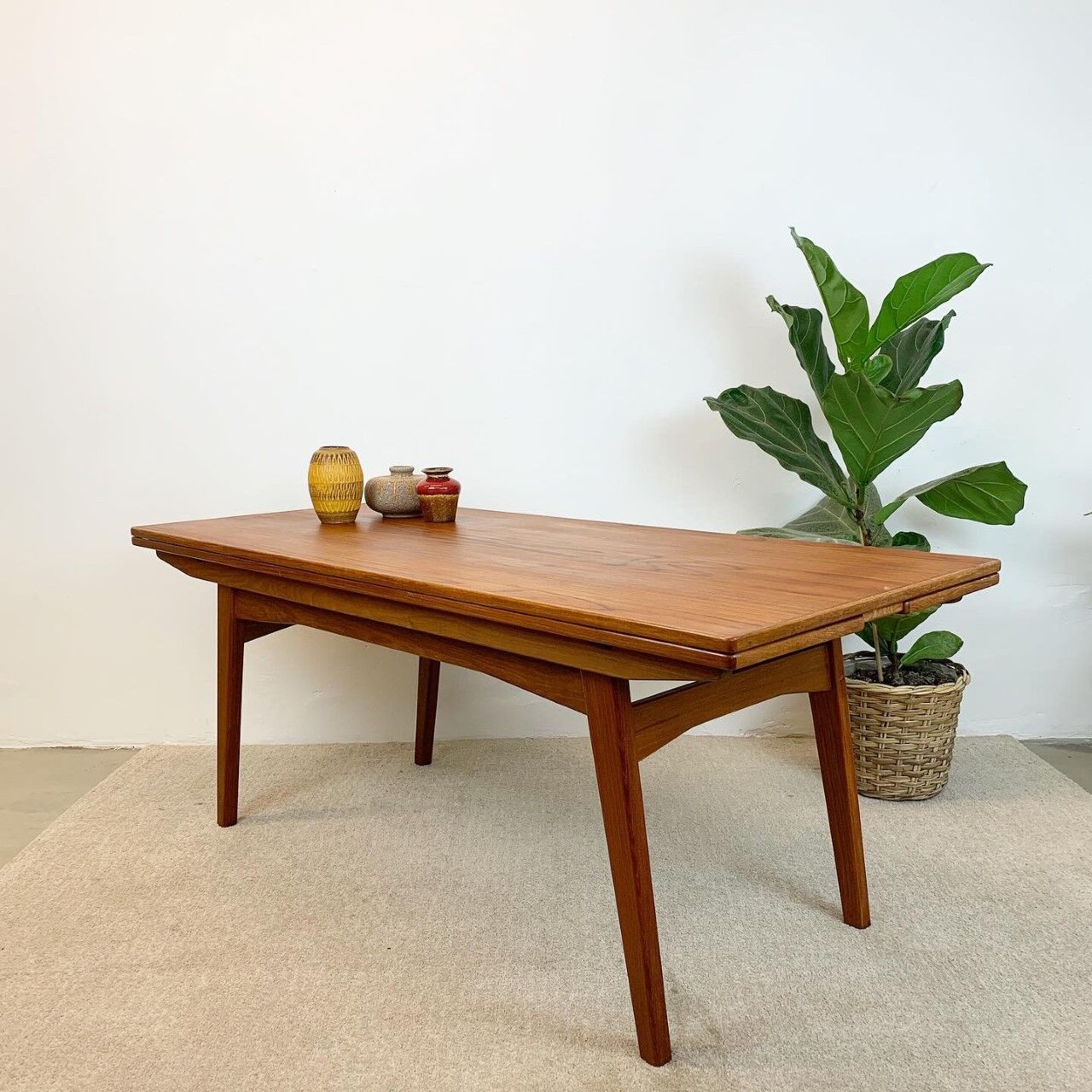 Teak lift-up coffee table