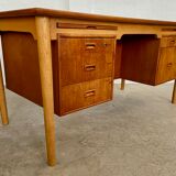 Vintage Danish desk in teak and oak by Børge Mogensen for Søborg Møbelfabrik, 1960s.