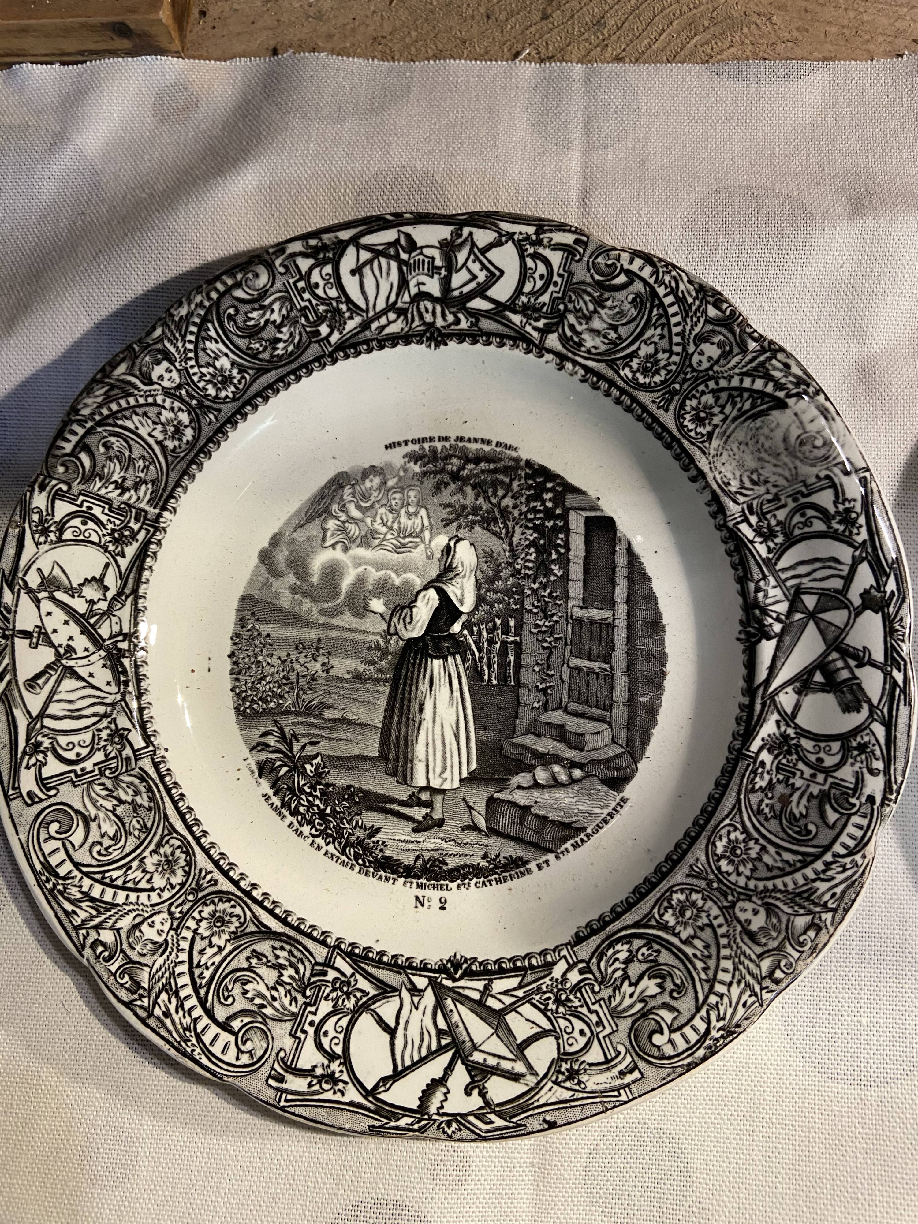 Lot of 5 Gien plates on the story of Joan of Arc