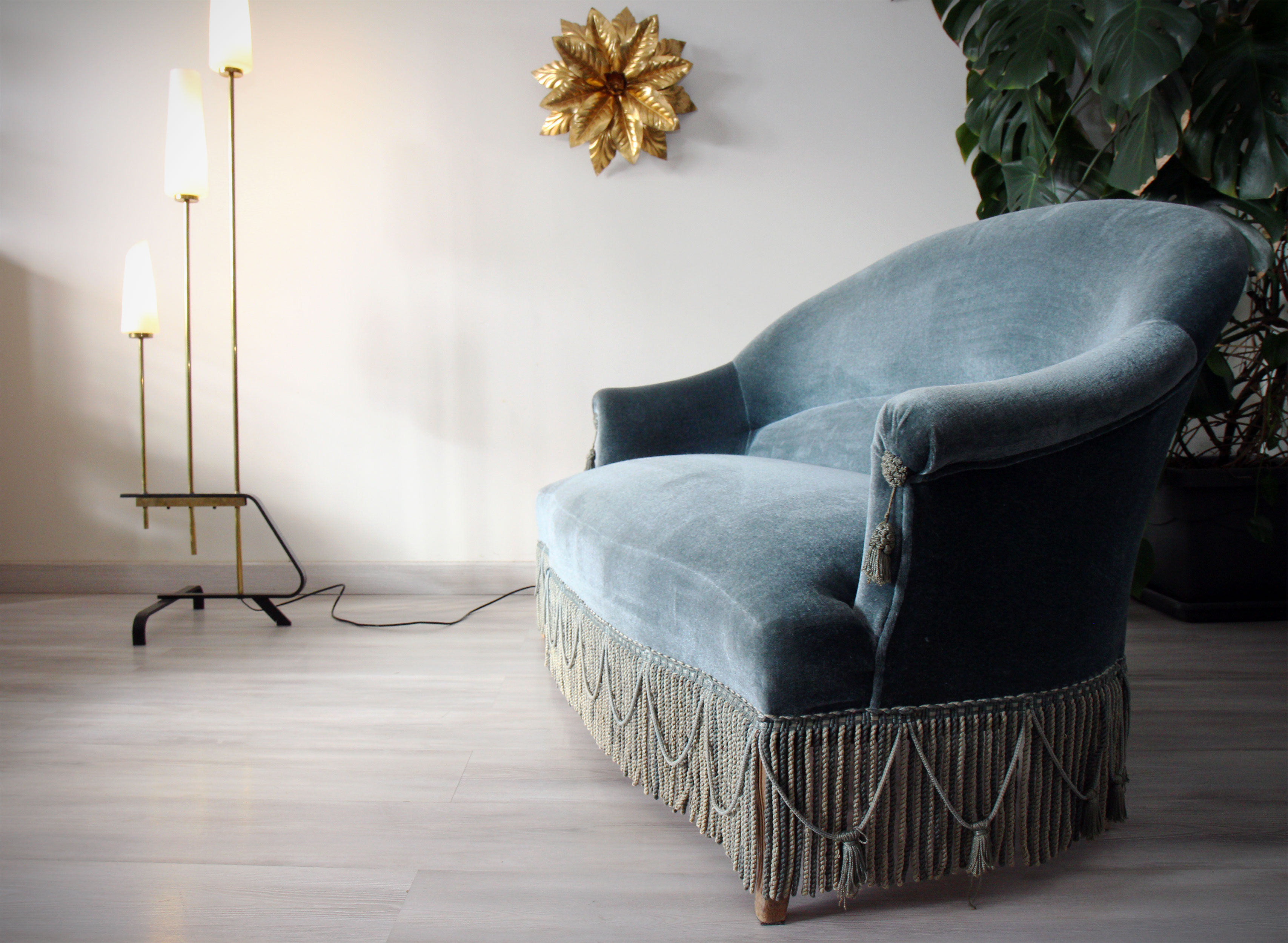 Peacock blue velvet toad bench