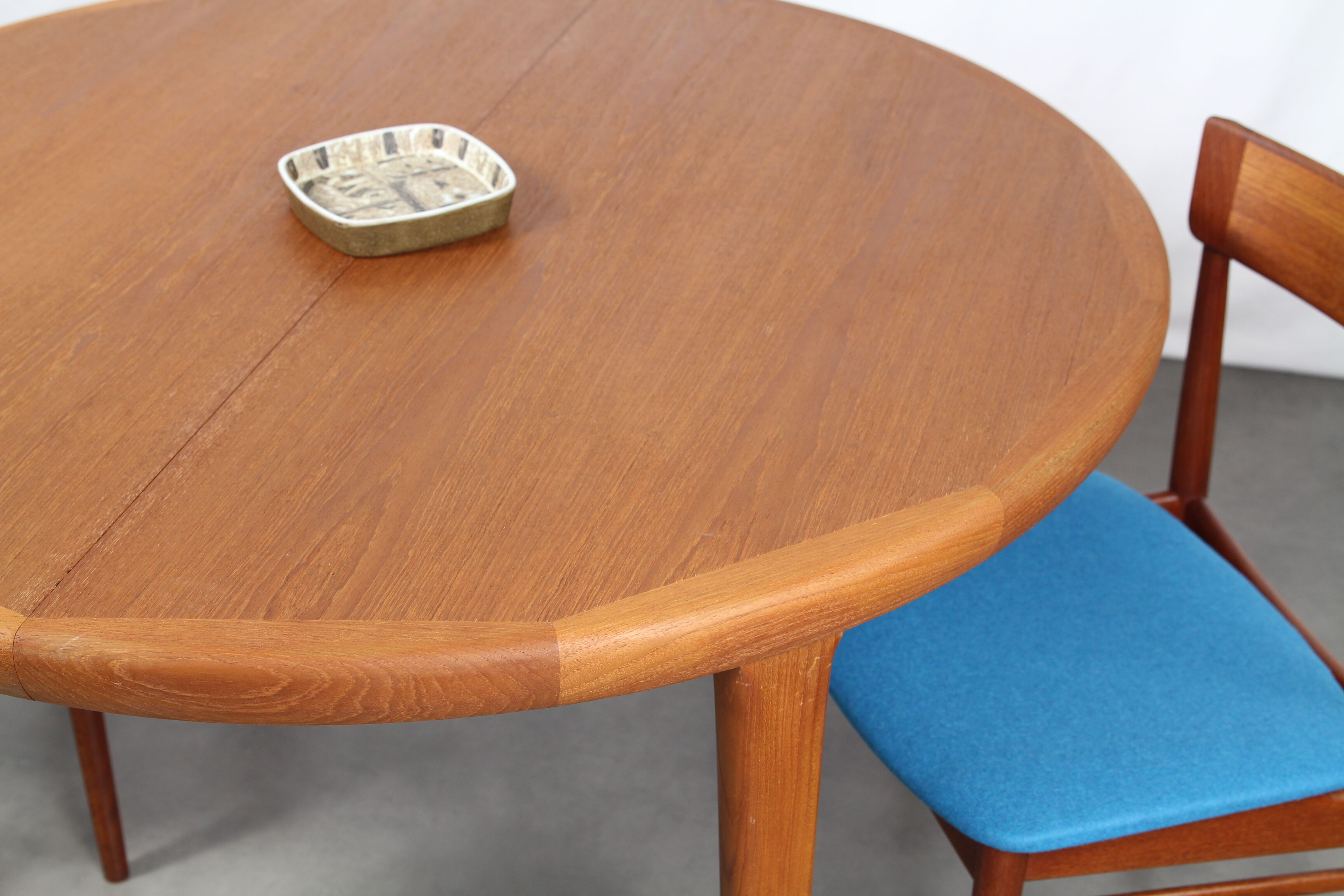 Table round Scandinavian teak