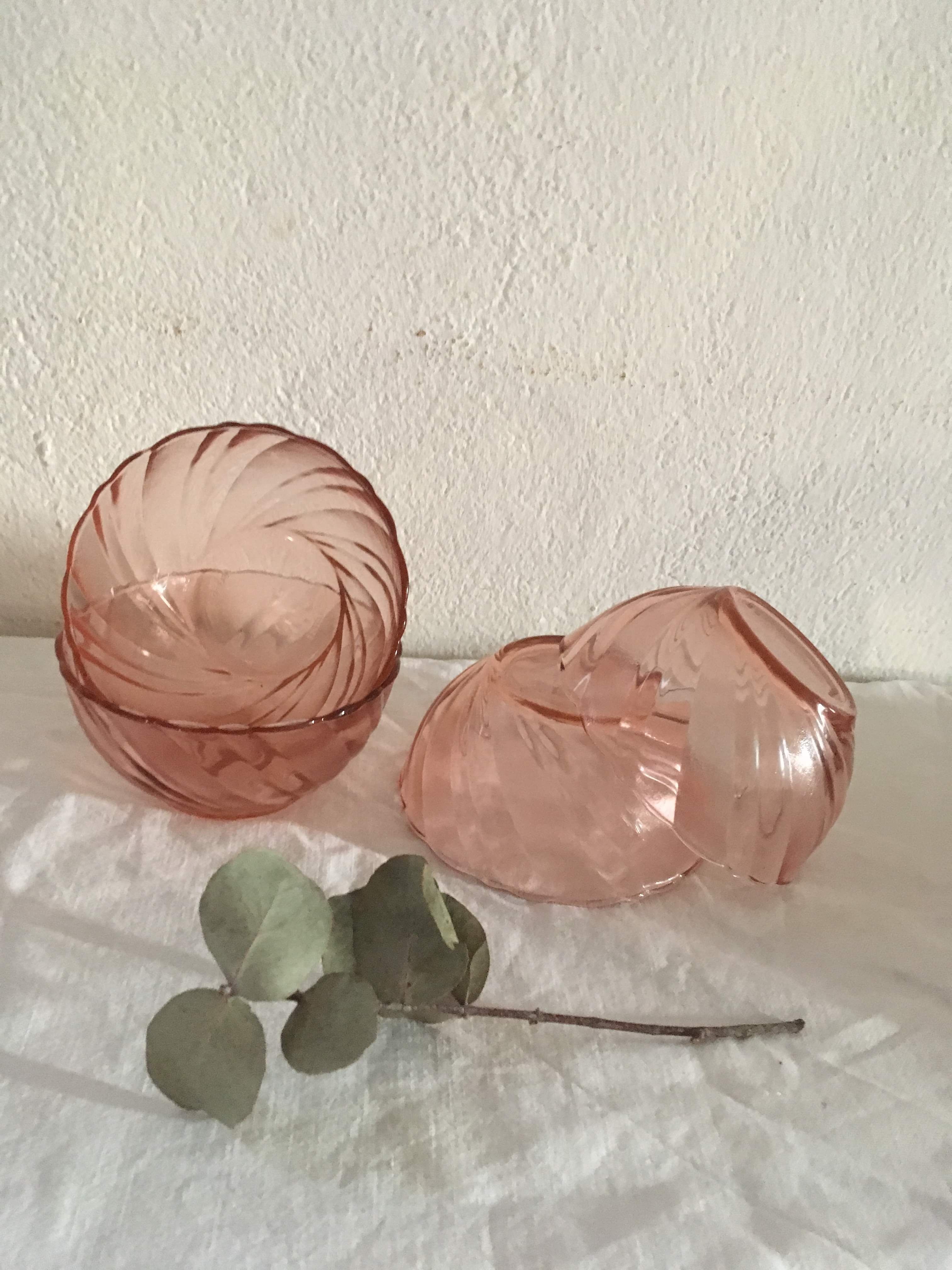 Bols en verre rose de Vereco